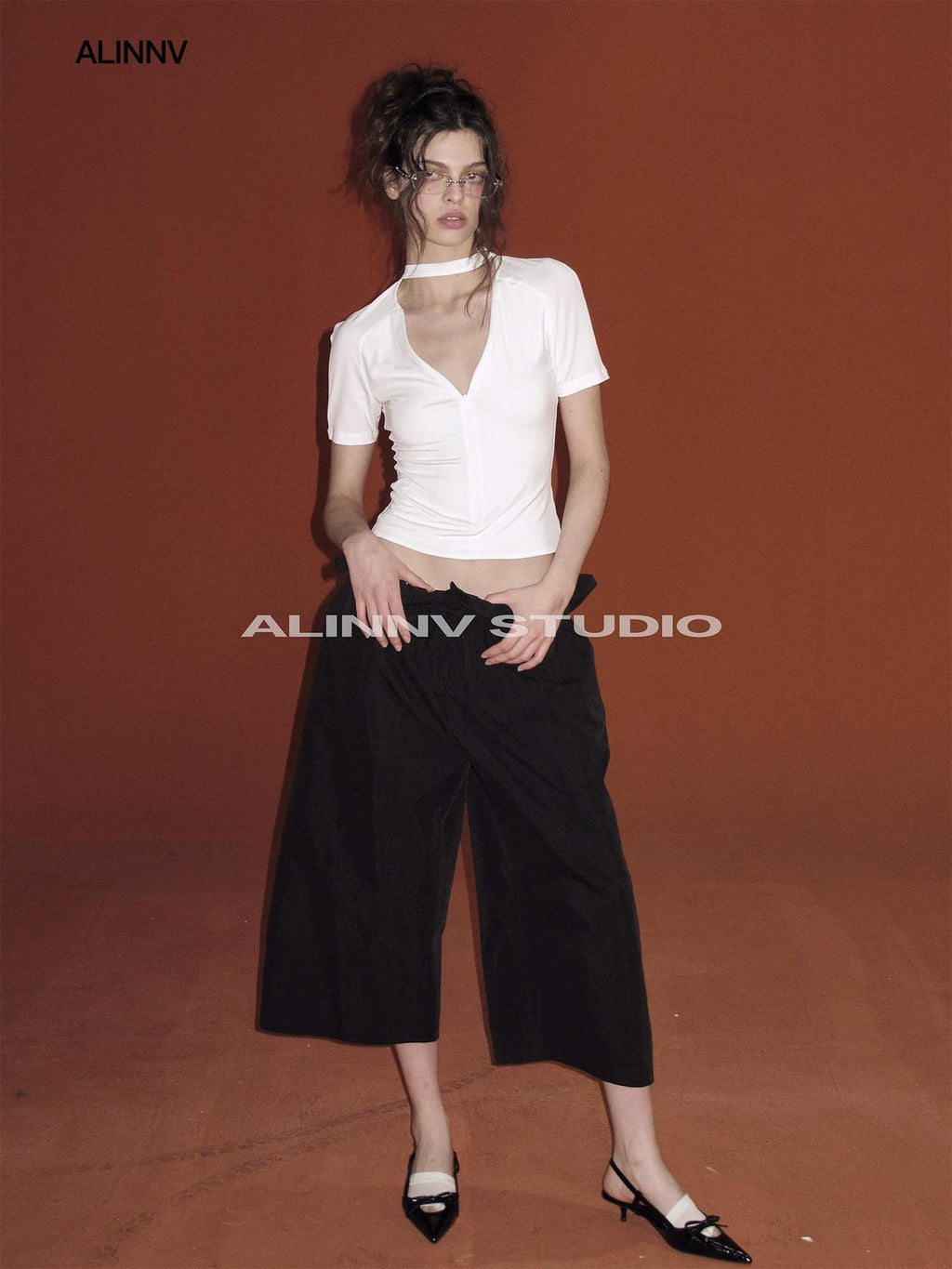 ALINNVSTUDIO Moisture Modal Stretch Asymmetric V-neck Slim Cross Basic Crop Tops