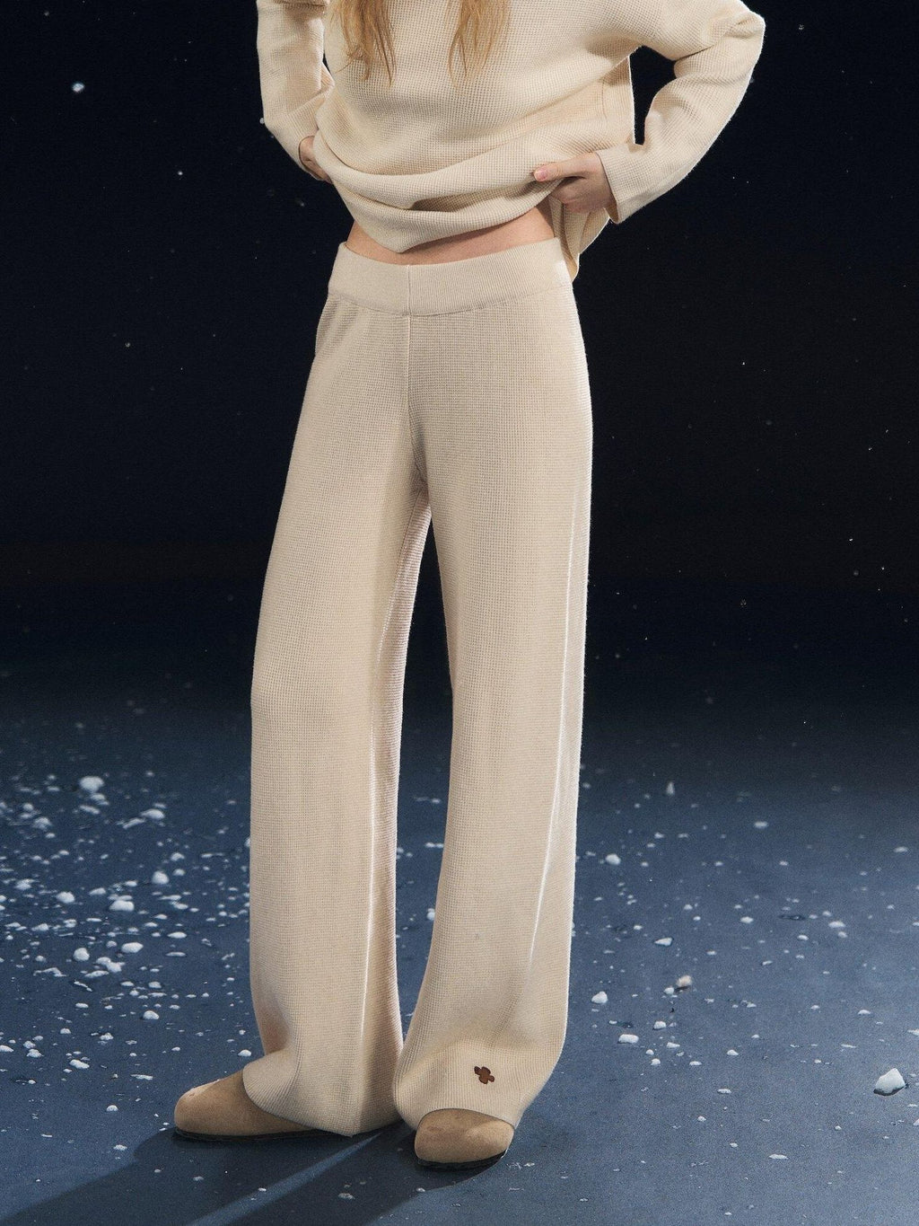 SOMESOWE Slim Fit Cropped V-neck Long Sleeve Casual Solid Two Piece Top & Pants Sets