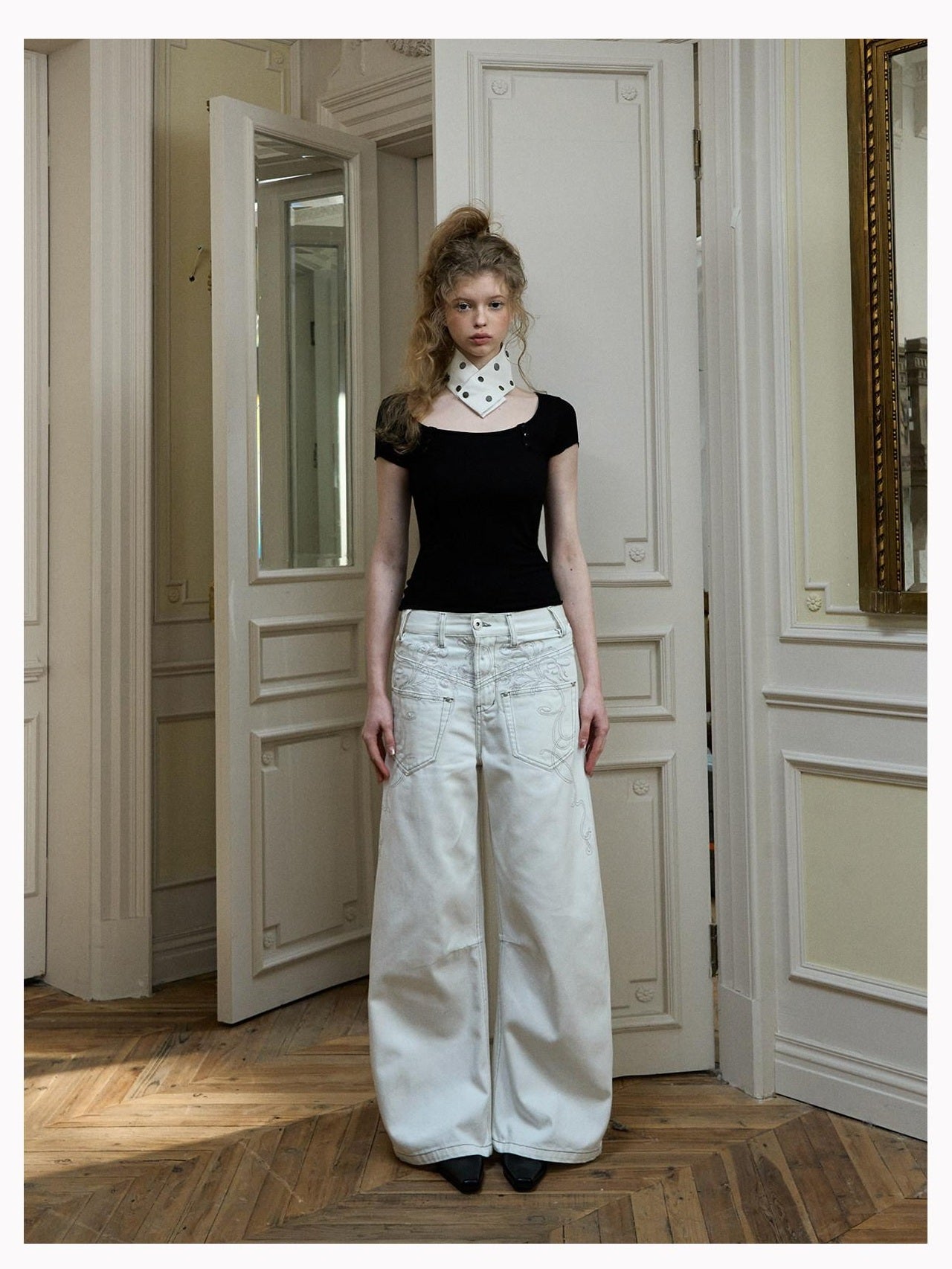 DeleteEx Embroidered Natural Waist Button Fly Micro Stretch Women Black Wide Leg Jeans