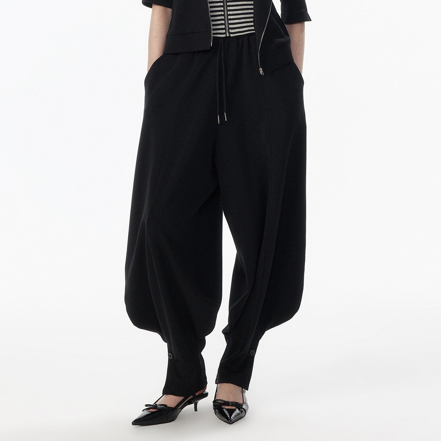 ALINNVSTUDIO_Breathable_Modal_Loose_Balloon_Split_Hem_Natural_Waist_Women_Black_Sweatpants_MISSTT
