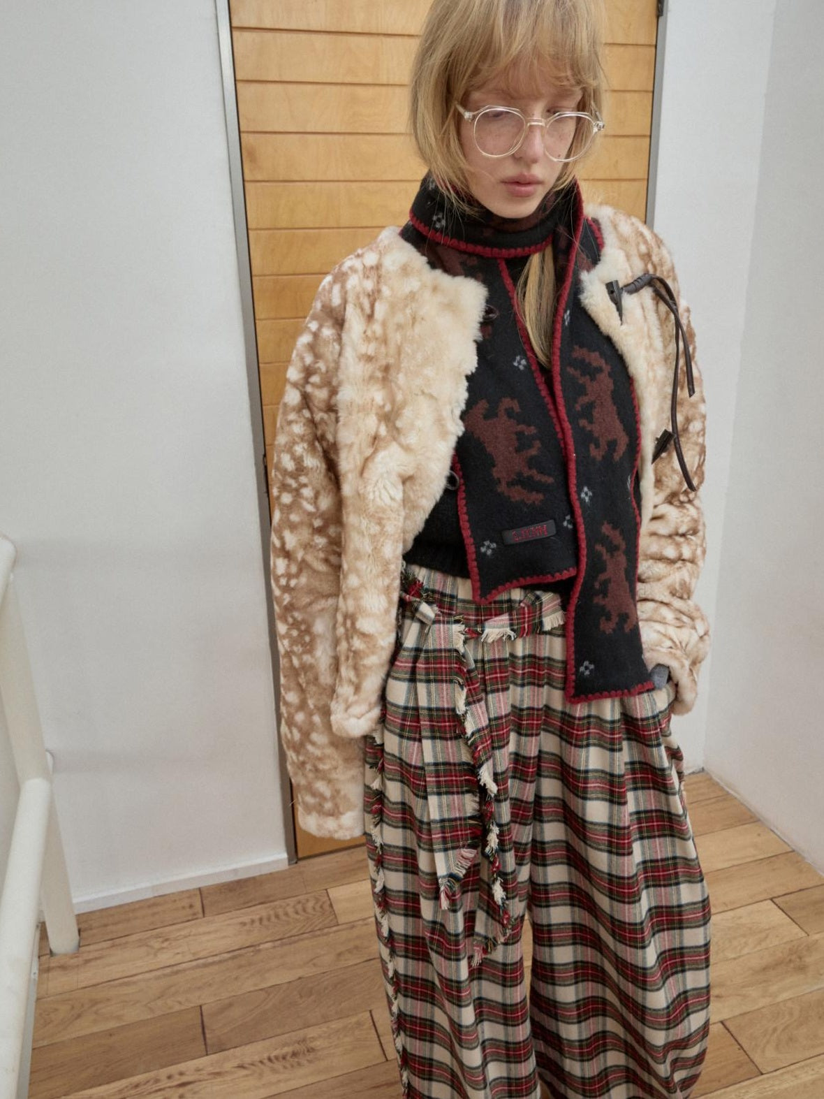 1JINN STUDIO Cozy Deer Print Short Casual Standard Fit Long Sleeve Women Faux Fur Coats