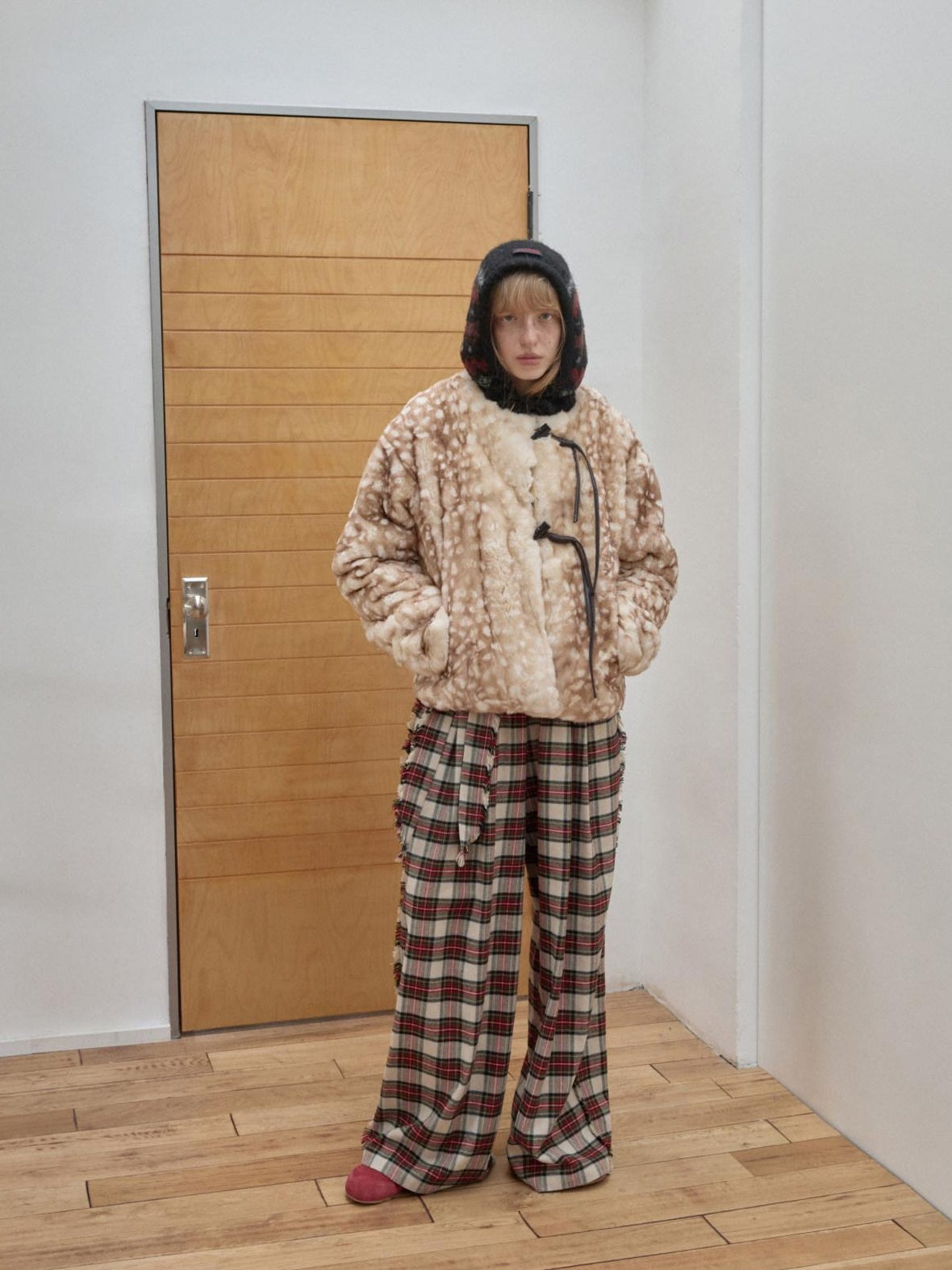 1JINN STUDIO Cozy Deer Print Short Casual Standard Fit Long Sleeve Women Faux Fur Coats