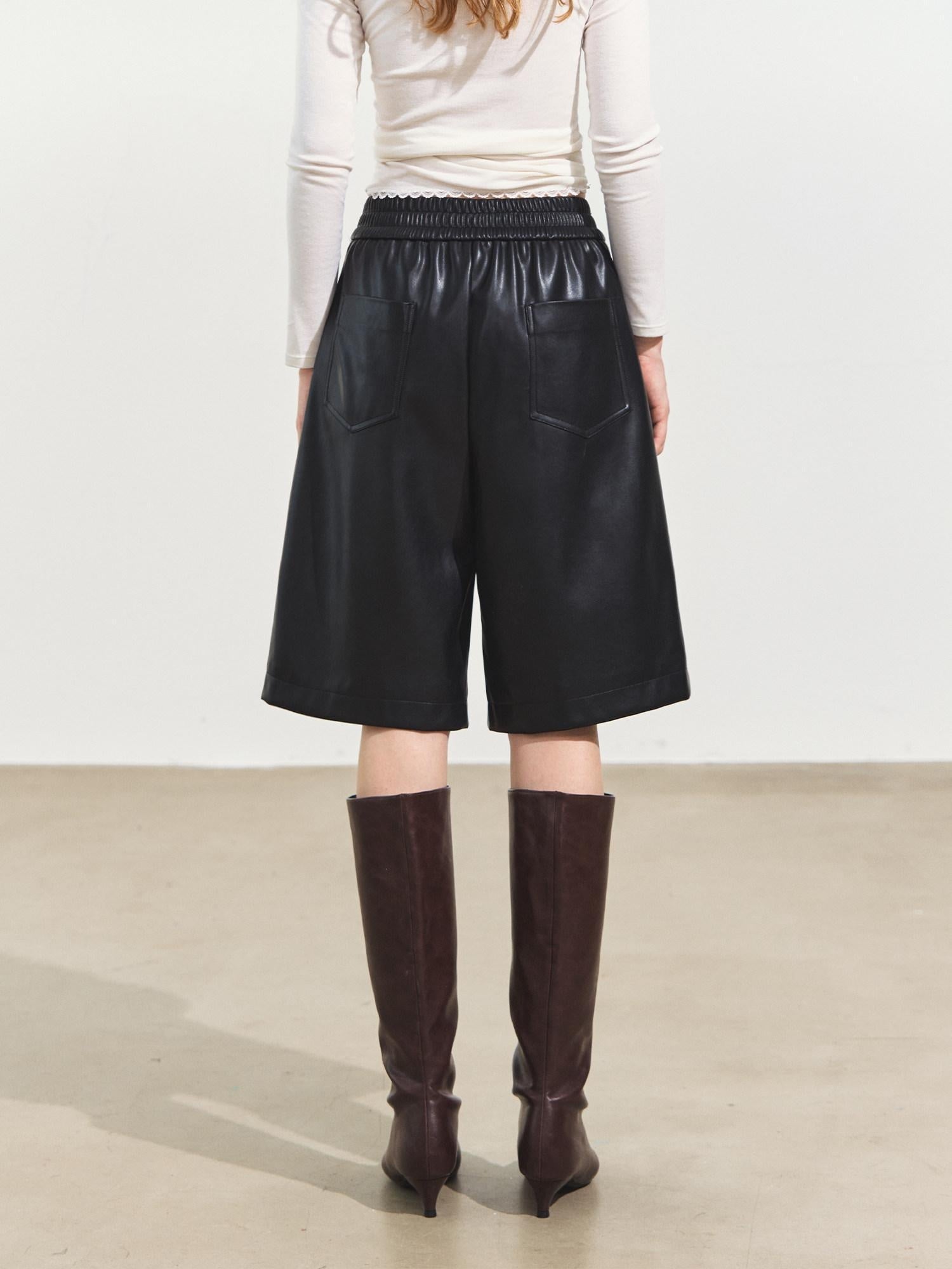 SOMESOWE Pu Leather High Waist Wide Leg Loose Fit Zip Fly Pocket Black Mid-Length Shorts