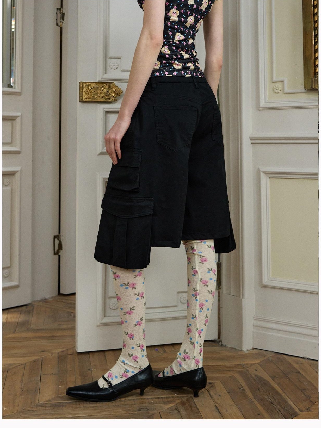 DeleteEx Button Fly Natural Waist Multi Pocket Casual Women Beige Black Mid-Length Shorts