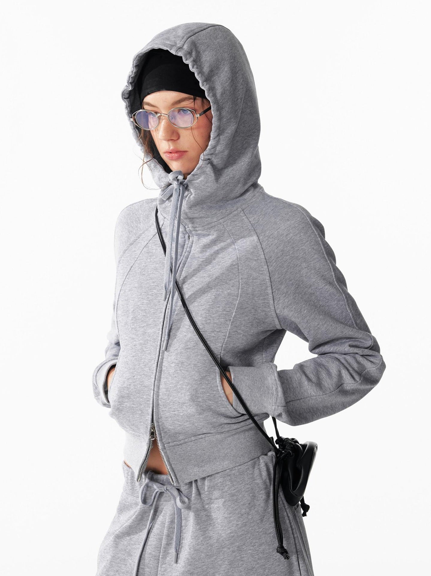 ALINNVSTUDIO Slim Fit Zip Up Cropped Hooded Streetwear Urban Solid Color Hoodie