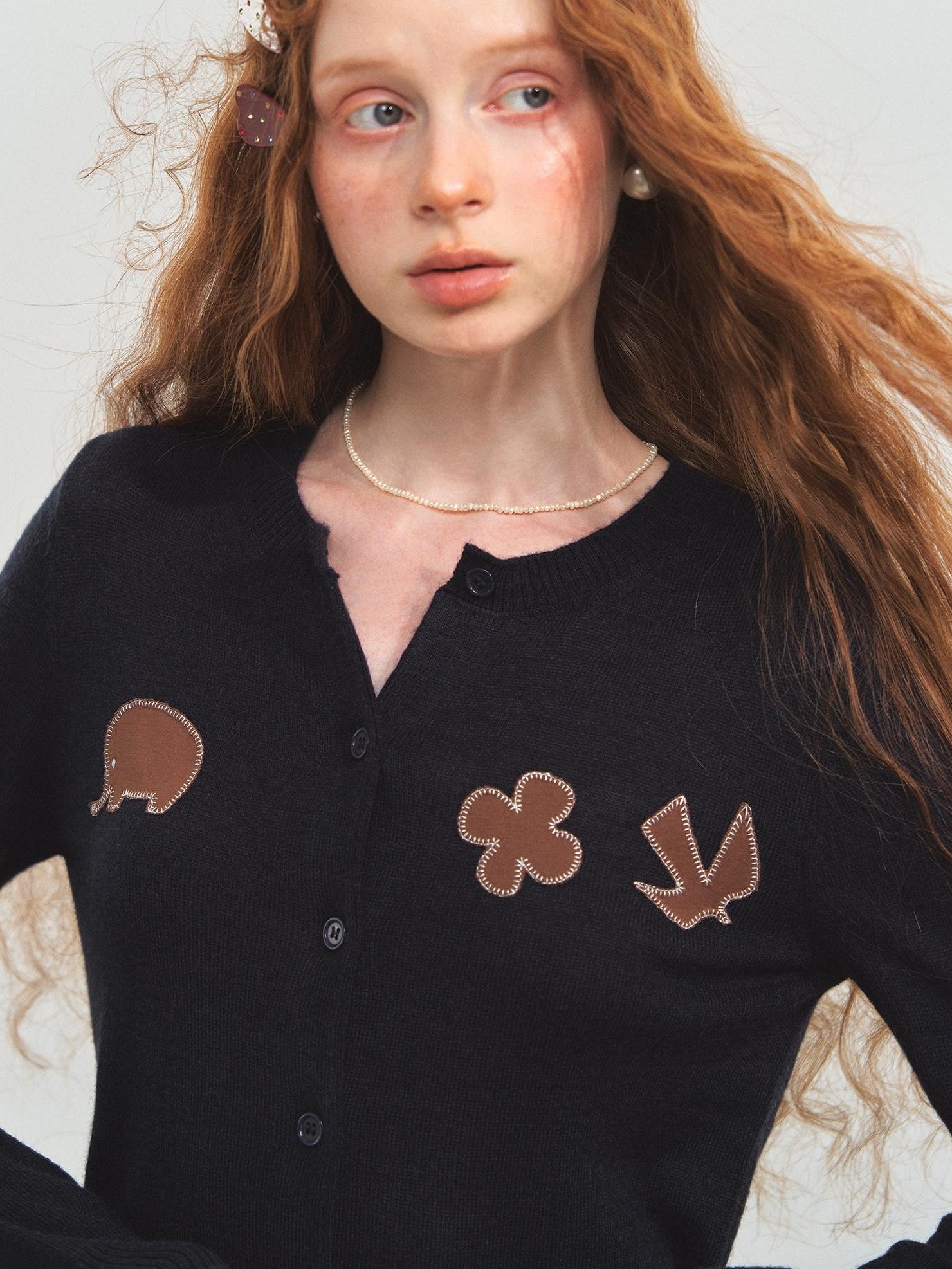SOMESOWE Minimal Button Animal Applique Regular Fit Women Knit Round Neck Cardigans