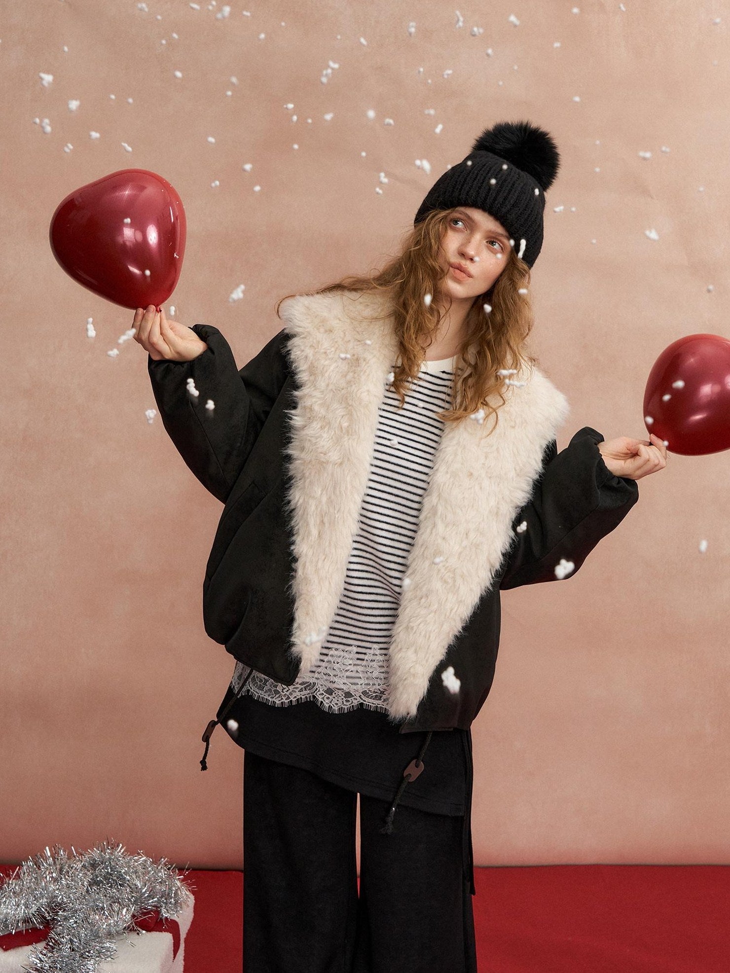 SOMESOWE 90 Percent Duck Down Short V-neck White Fur Collar Women Down Jackets