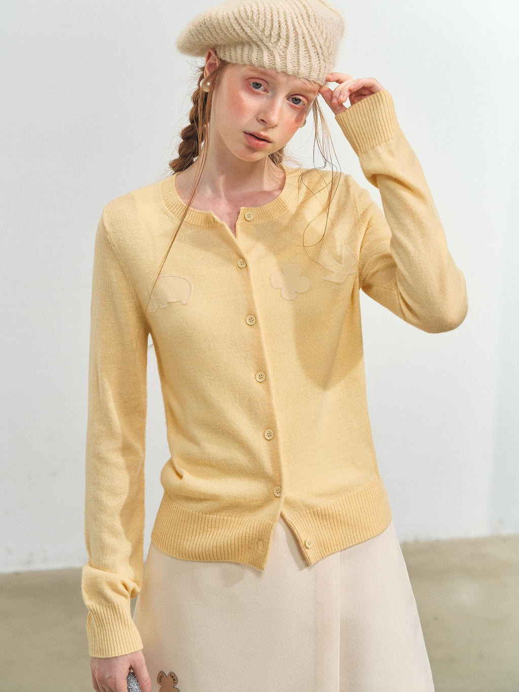 SOMESOWE Minimal Button Animal Applique Regular Fit Women Knit Round Neck Cardigans