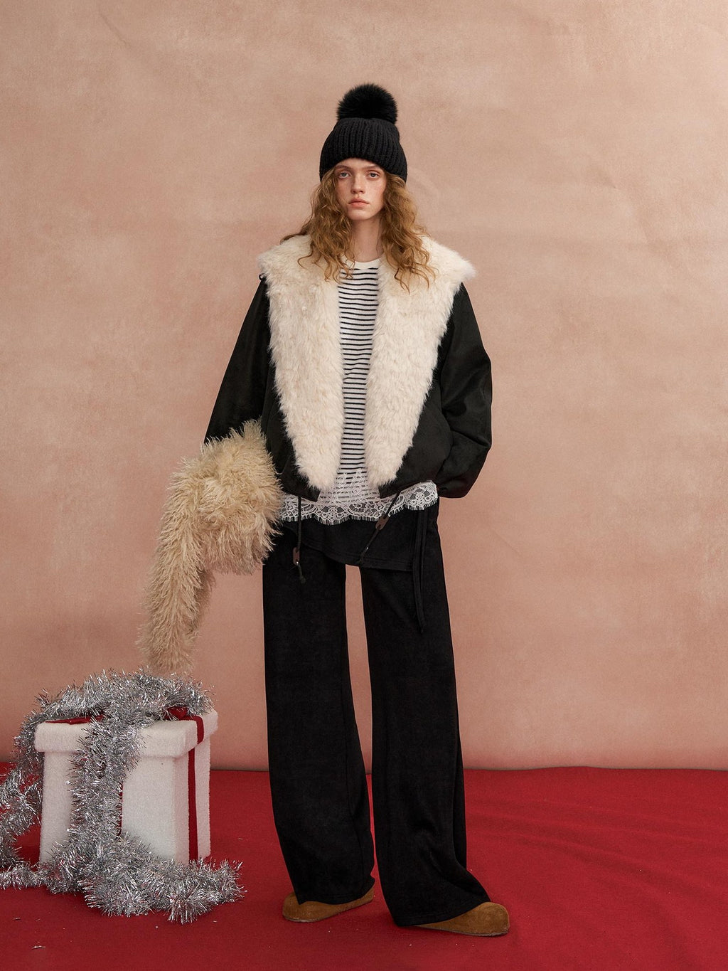 SOMESOWE 90 Percent Duck Down Short V-neck White Fur Collar Women Down Jackets