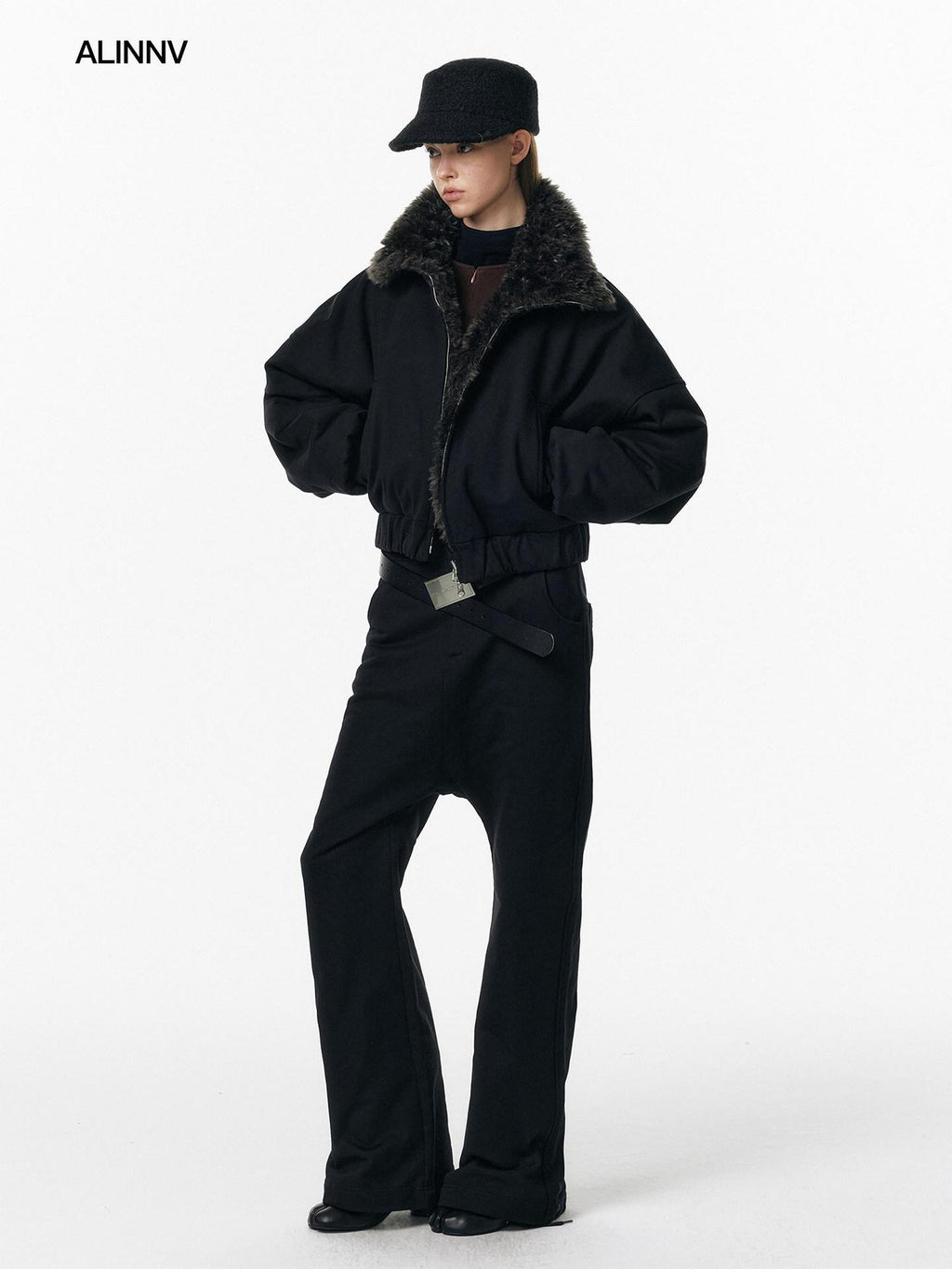 ALINNVSTUDIO Asymmetric Versatile Slight Flare Slim Natural Waist Casual Sweatpants
