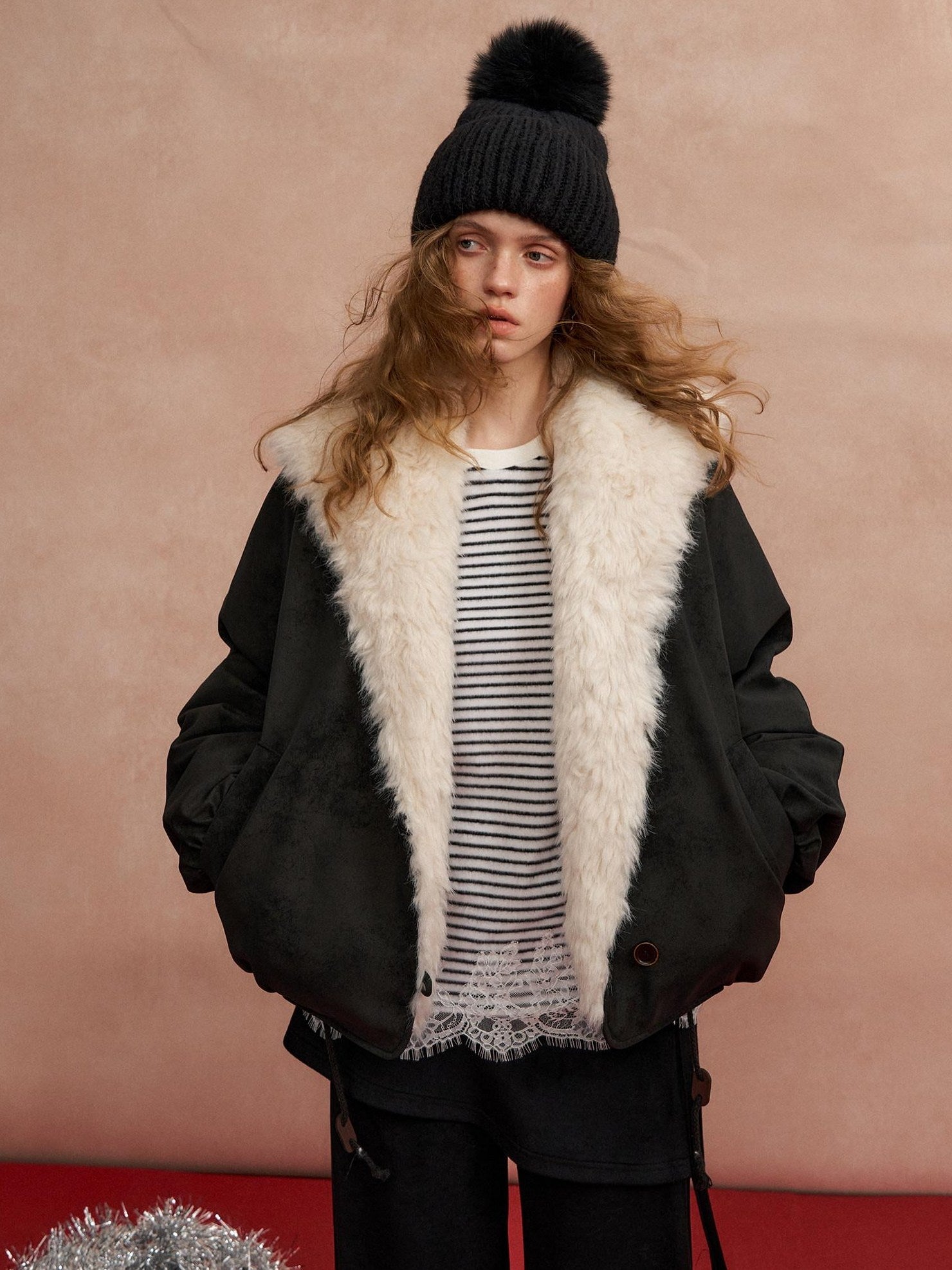 SOMESOWE 90 Percent Duck Down Short V-neck White Fur Collar Women Down Jackets
