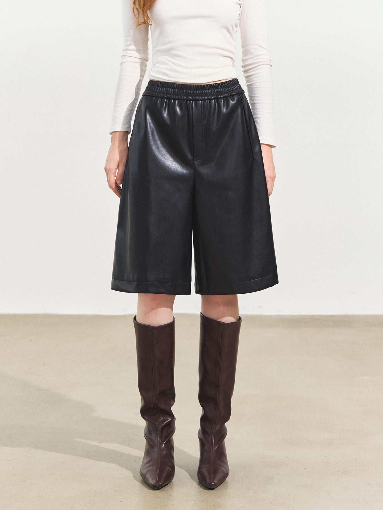 SOMESOWE Pu Leather High Waist Wide Leg Loose Fit Zip Fly Pocket Black Mid-Length Shorts