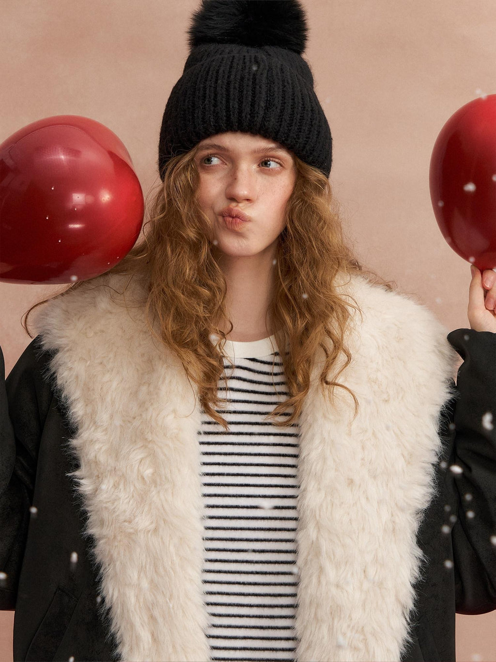 SOMESOWE 90 Percent Duck Down Short V-neck White Fur Collar Women Down Jackets