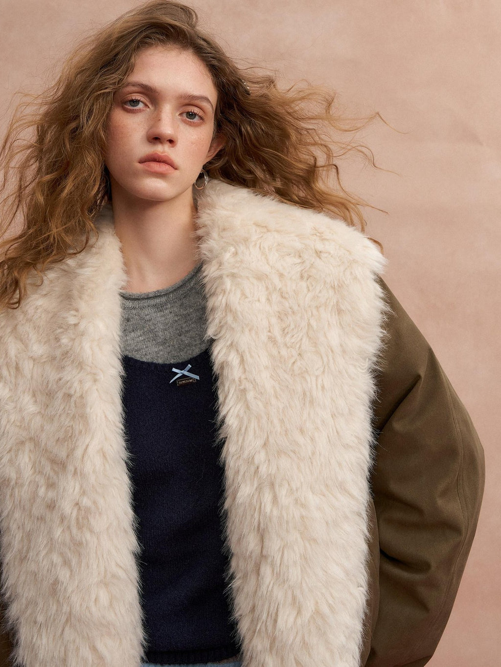 SOMESOWE 90 Percent Duck Down Short V-neck White Fur Collar Women Down Jackets
