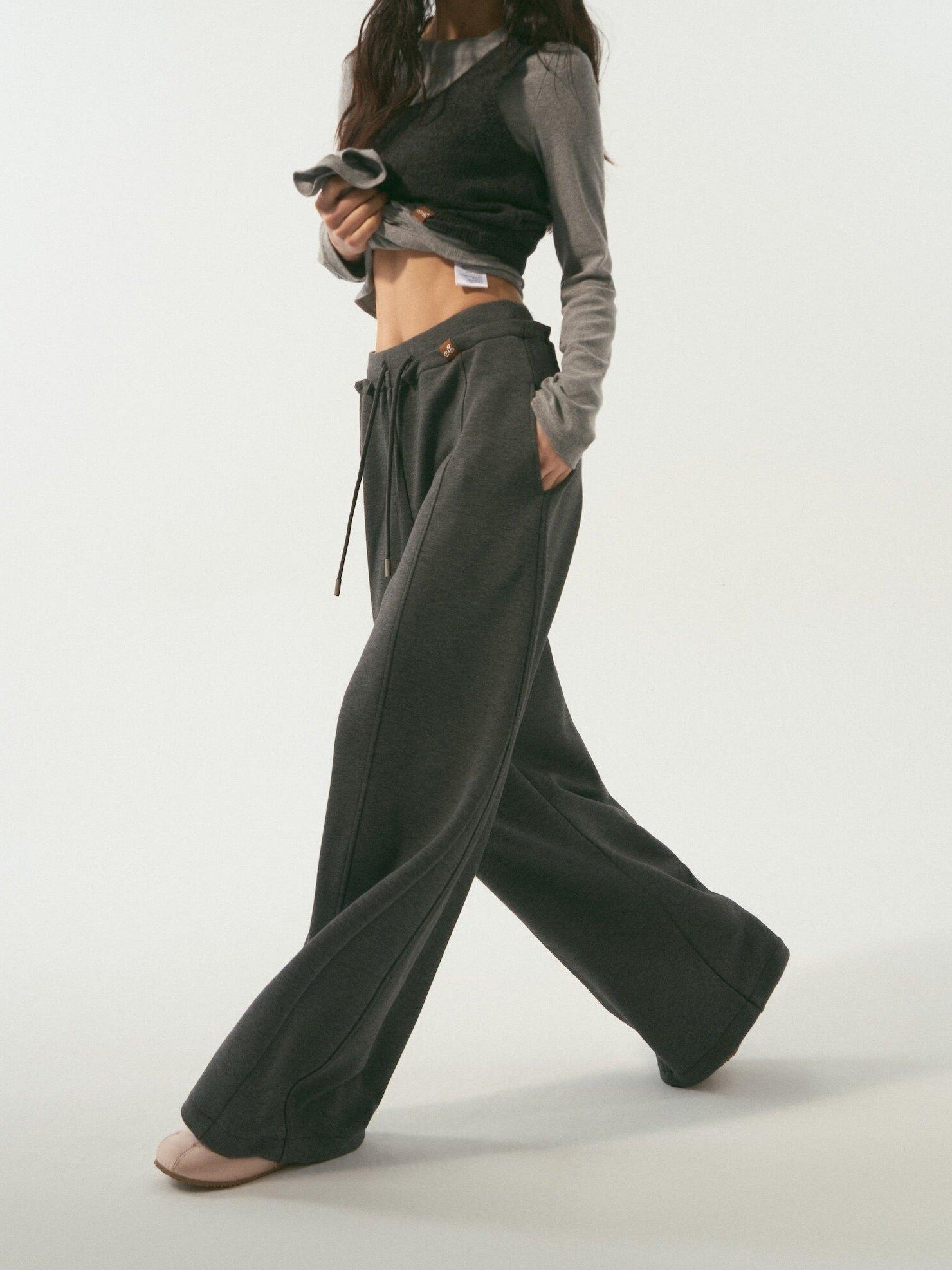 SOMESOWE Pocketed Drawstring Relaxed Curved Leg Women Poly Cotton Sweatpants