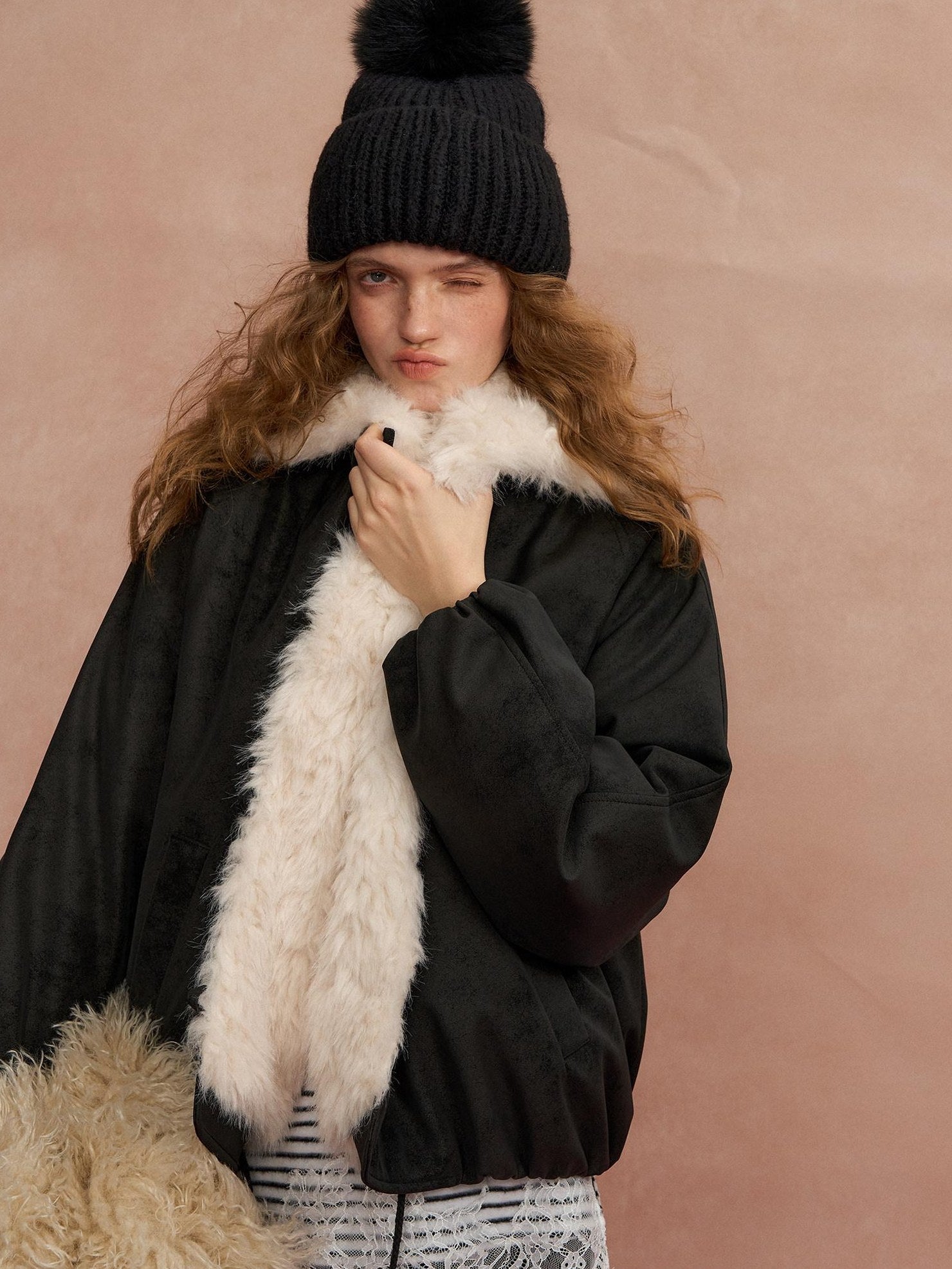 SOMESOWE 90 Percent Duck Down Short V-neck White Fur Collar Women Down Jackets