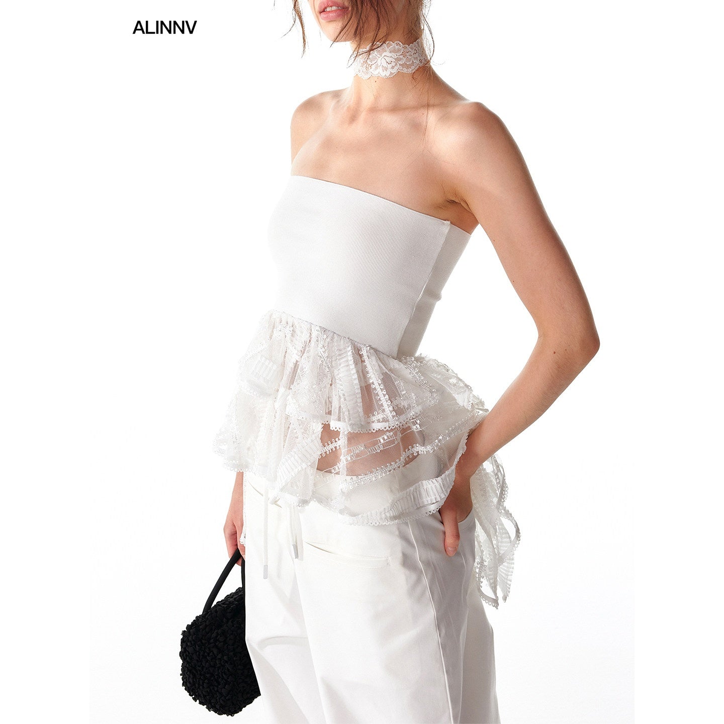 ALINNVSTUDIO_Strappy_Tie_Detail_Original_Design_Slim_Fit_Short_Crop_Black_White_Tube_Tops_MISSTT