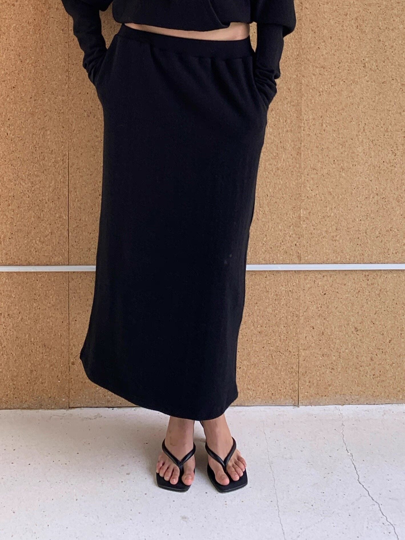 BUZHOU_Chic_Two_Piece_Knit_Long_Sleeve_V-neck_Cleanfit_Women_Black_Maxi_Sweater_Sets_MISSTT