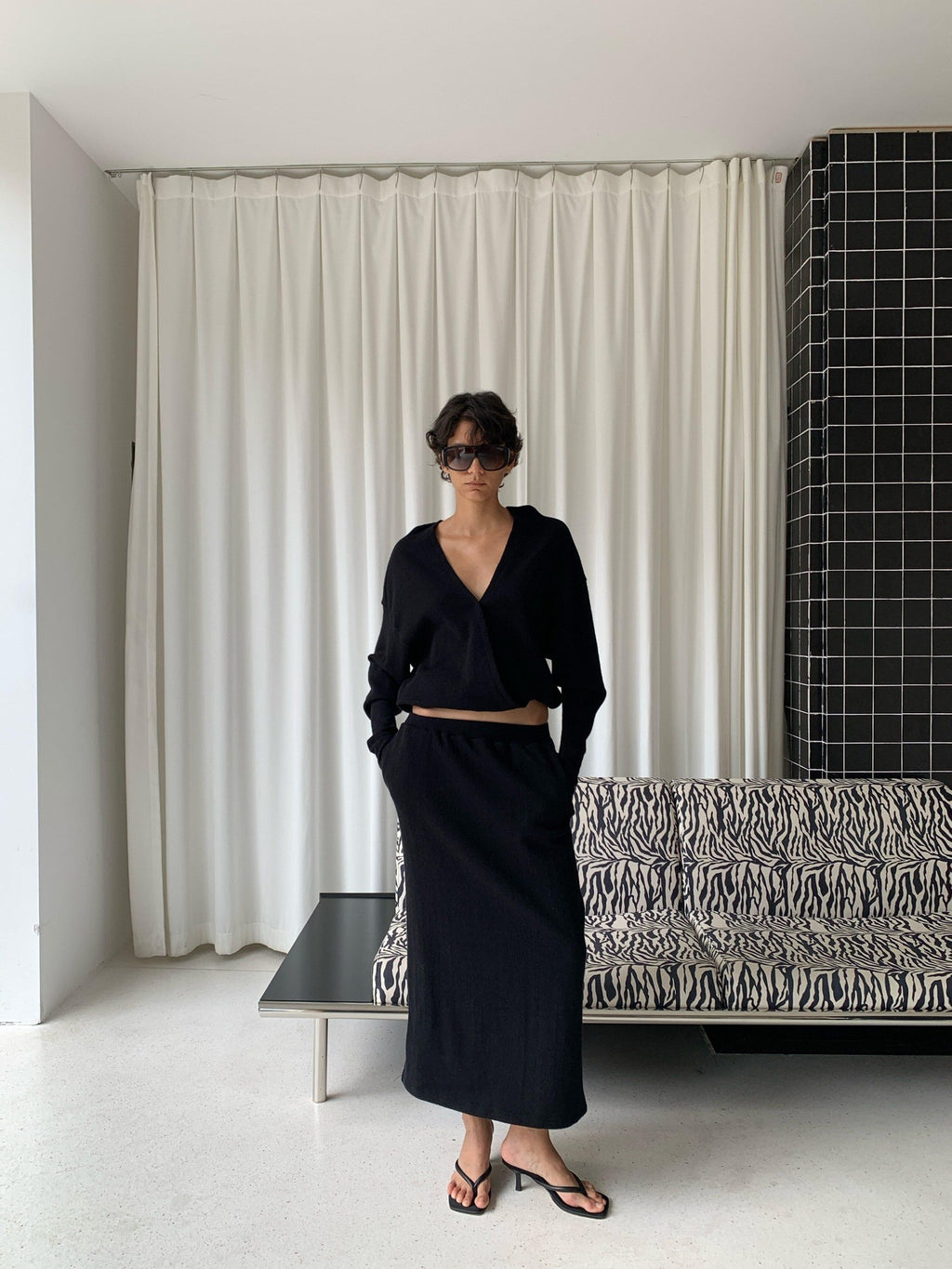 BUZHOU Chic Two Piece Knit Long Sleeve V-neck Cleanfit Women Black Maxi Sweater Sets