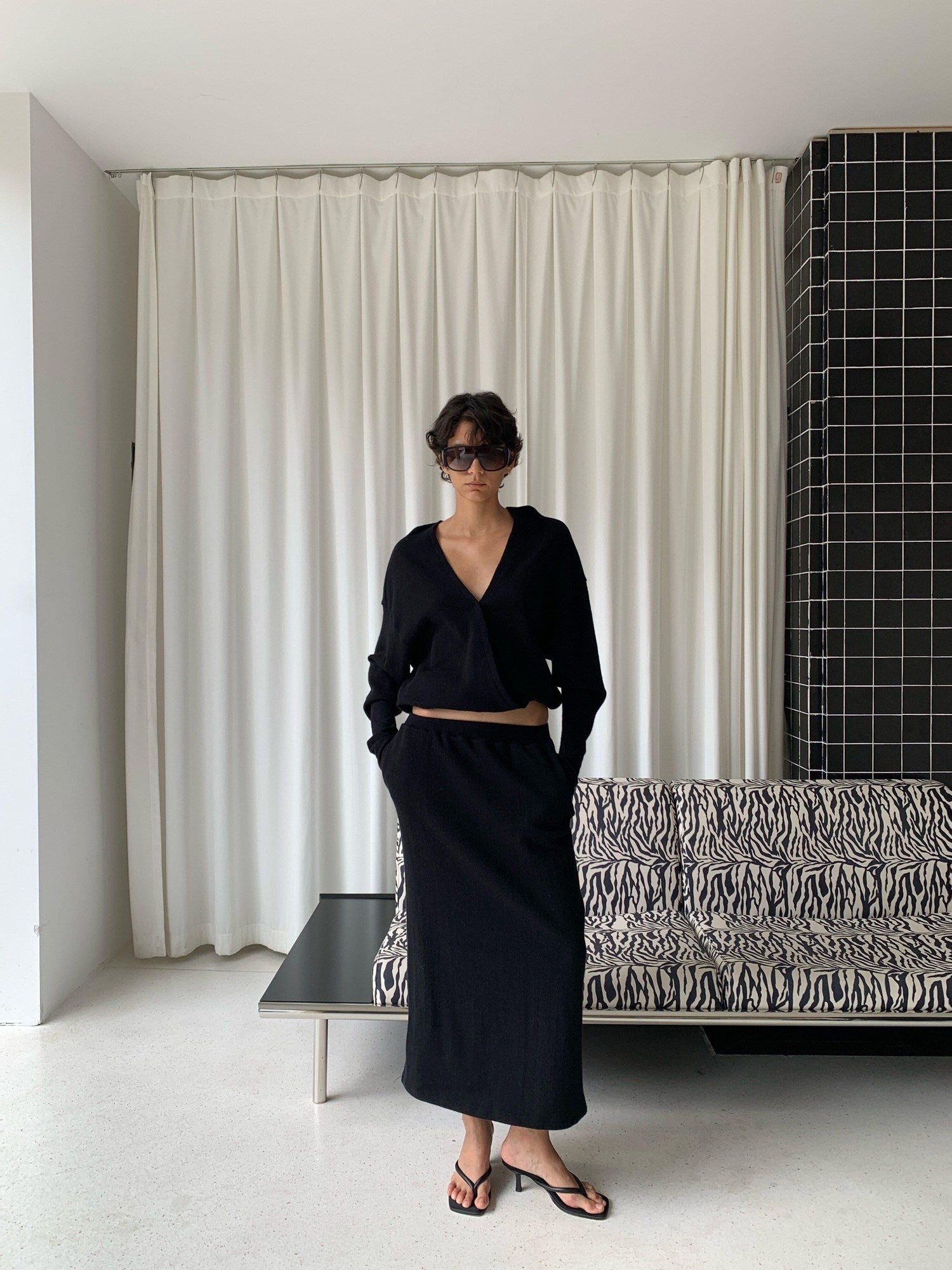 BUZHOU Chic Two Piece Knit Long Sleeve V-neck Cleanfit Women Black Maxi Sweater Sets