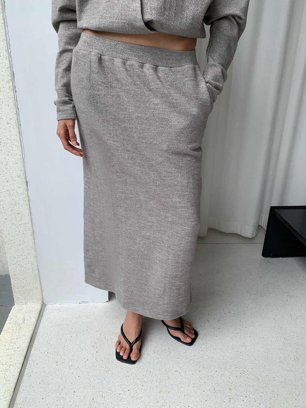 BUZHOU Cozy Knit Two Piece V-neck Long Sleeve Cleanfit Women Gray Skirt Sweater Sets