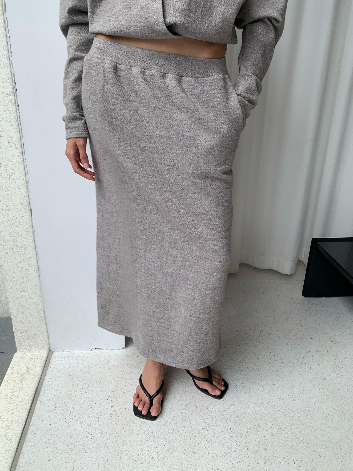 BUZHOU Cozy Knit Two Piece V-neck Long Sleeve Cleanfit Women Gray Skirt Sweater Sets