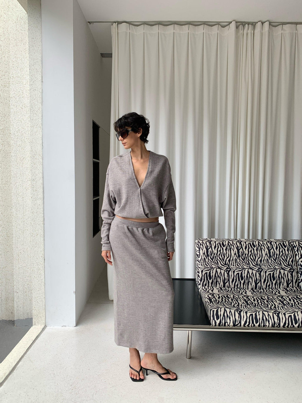 BUZHOU Cozy Knit Two Piece V-neck Long Sleeve Cleanfit Women Gray Skirt Sweater Sets