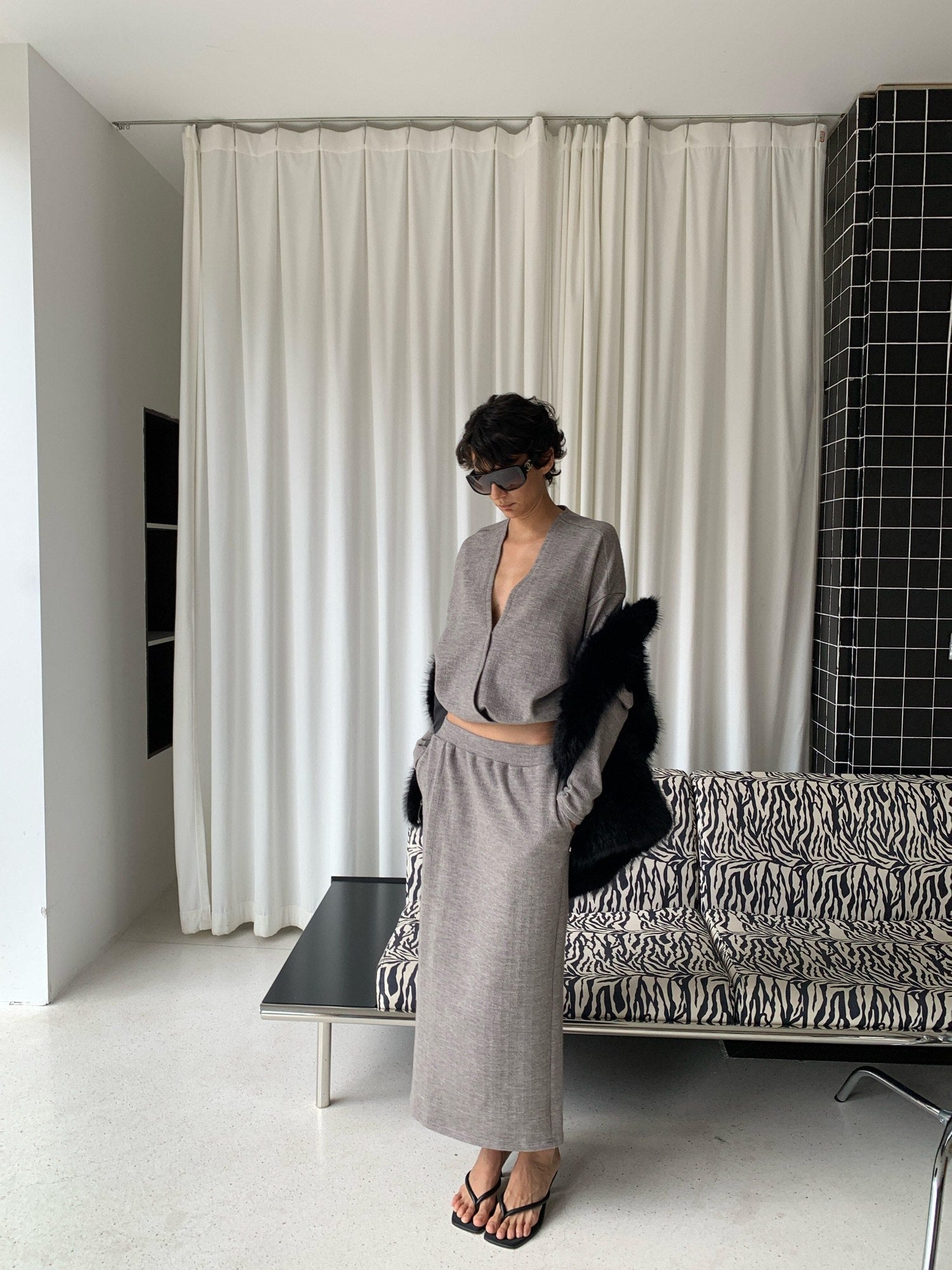BUZHOU Cozy Knit Two Piece V-neck Long Sleeve Cleanfit Women Gray Skirt Sweater Sets