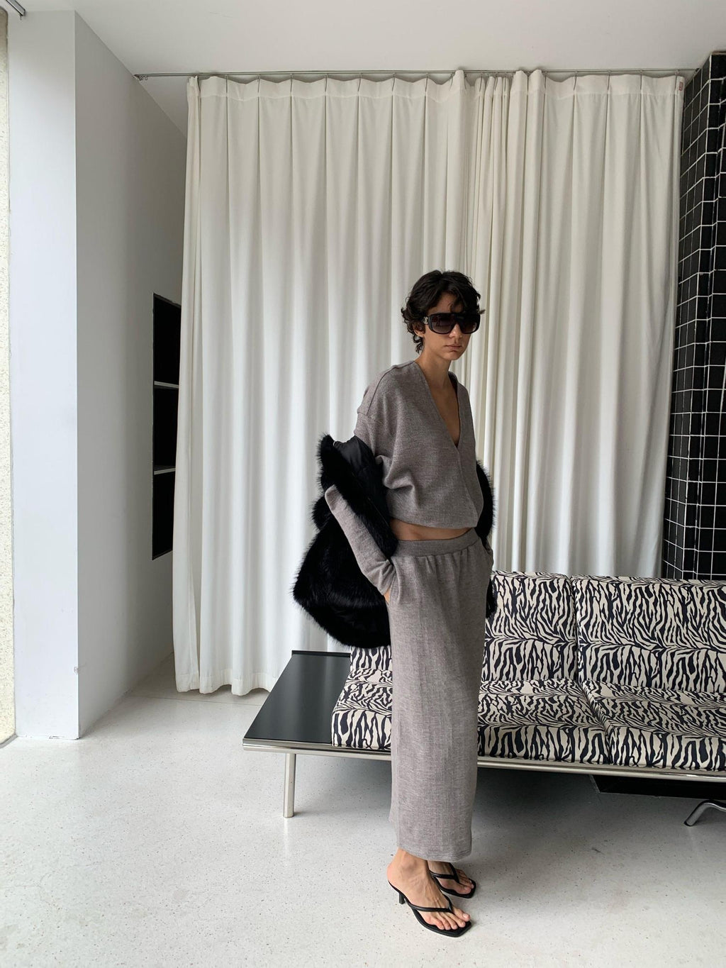 BUZHOU Cozy Knit Two Piece V-neck Long Sleeve Cleanfit Women Gray Skirt Sweater Sets