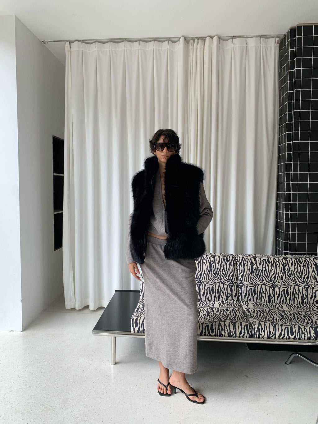BUZHOU Cozy Knit Two Piece V-neck Long Sleeve Cleanfit Women Gray Skirt Sweater Sets