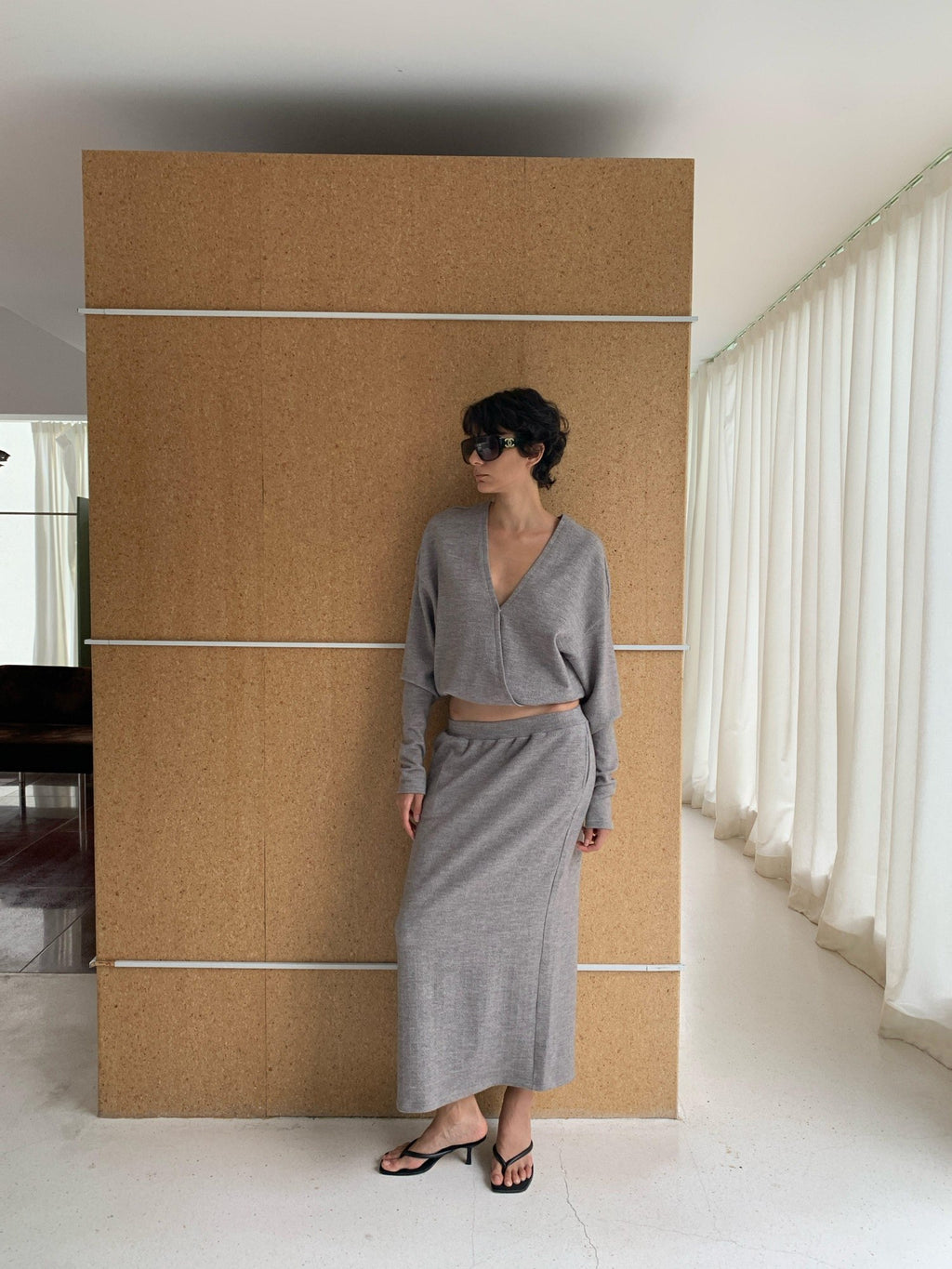 BUZHOU Cozy Knit Two Piece V-neck Long Sleeve Cleanfit Women Gray Skirt Sweater Sets