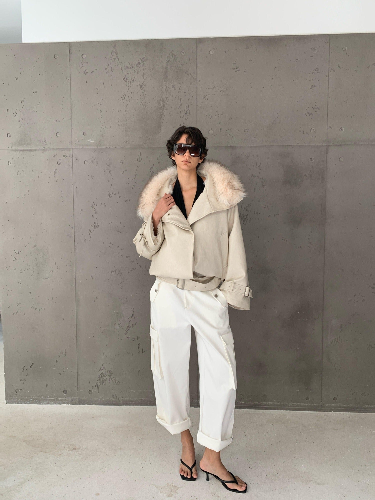BUZHOU Plush Lined Pu Leather Hooded Relaxed Commuter Beige Fur Collar Faux Fur Coats