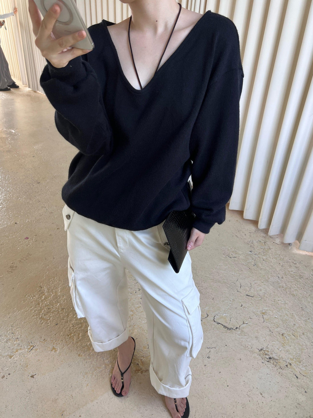 BUZHOU Thermal Minimalist Loose Fit V-neck Acrylic Blend Pullover Black Sweaters
