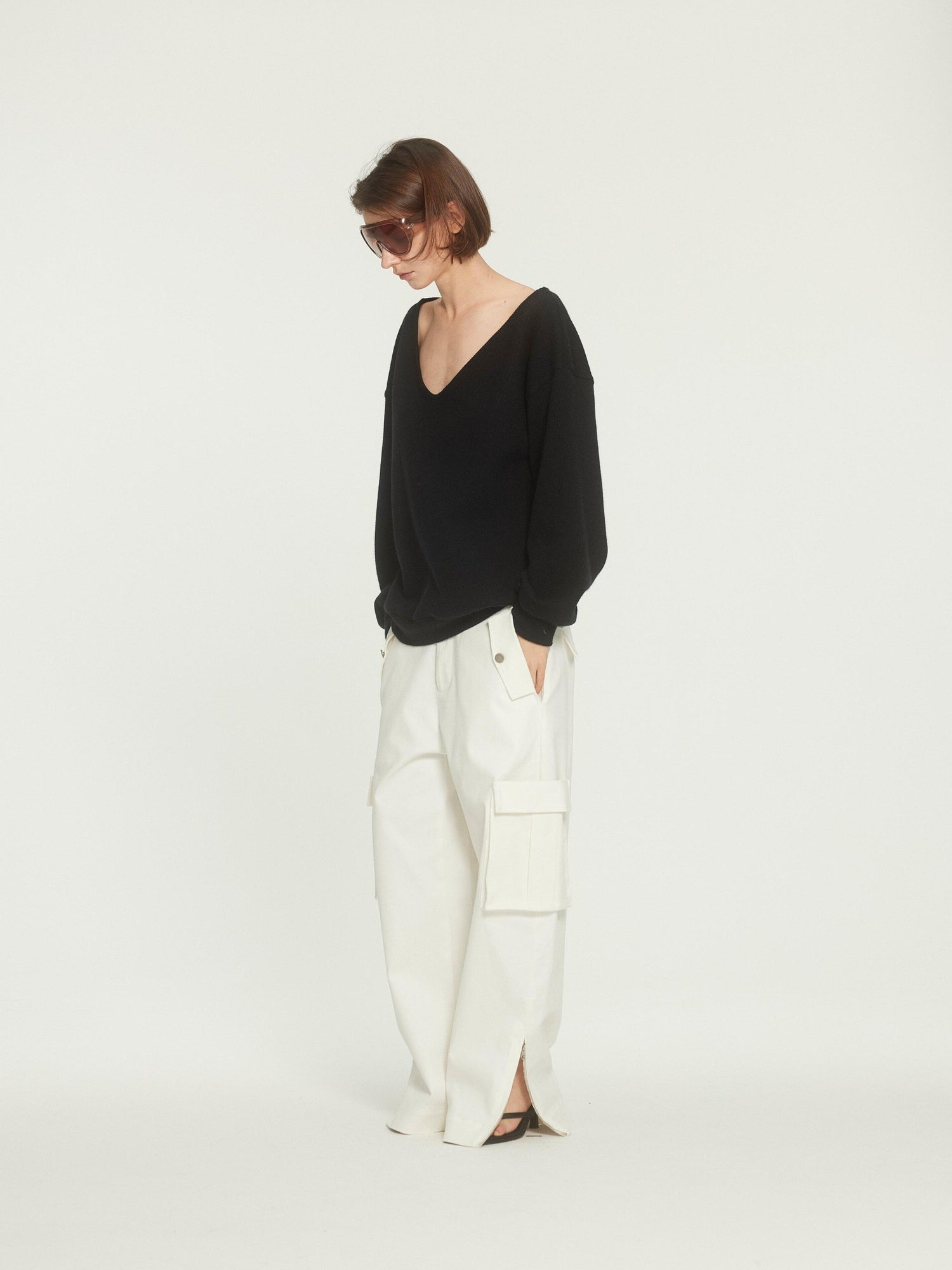 BUZHOU Thermal Minimalist Loose Fit V-neck Acrylic Blend Pullover Black Sweaters