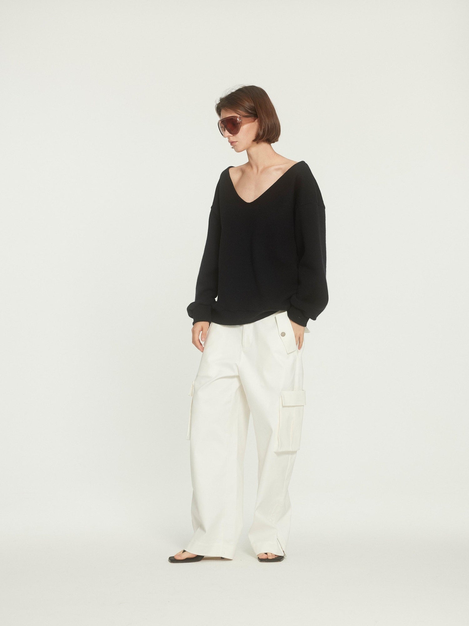 BUZHOU Thermal Minimalist Loose Fit V-neck Acrylic Blend Pullover Black Sweaters