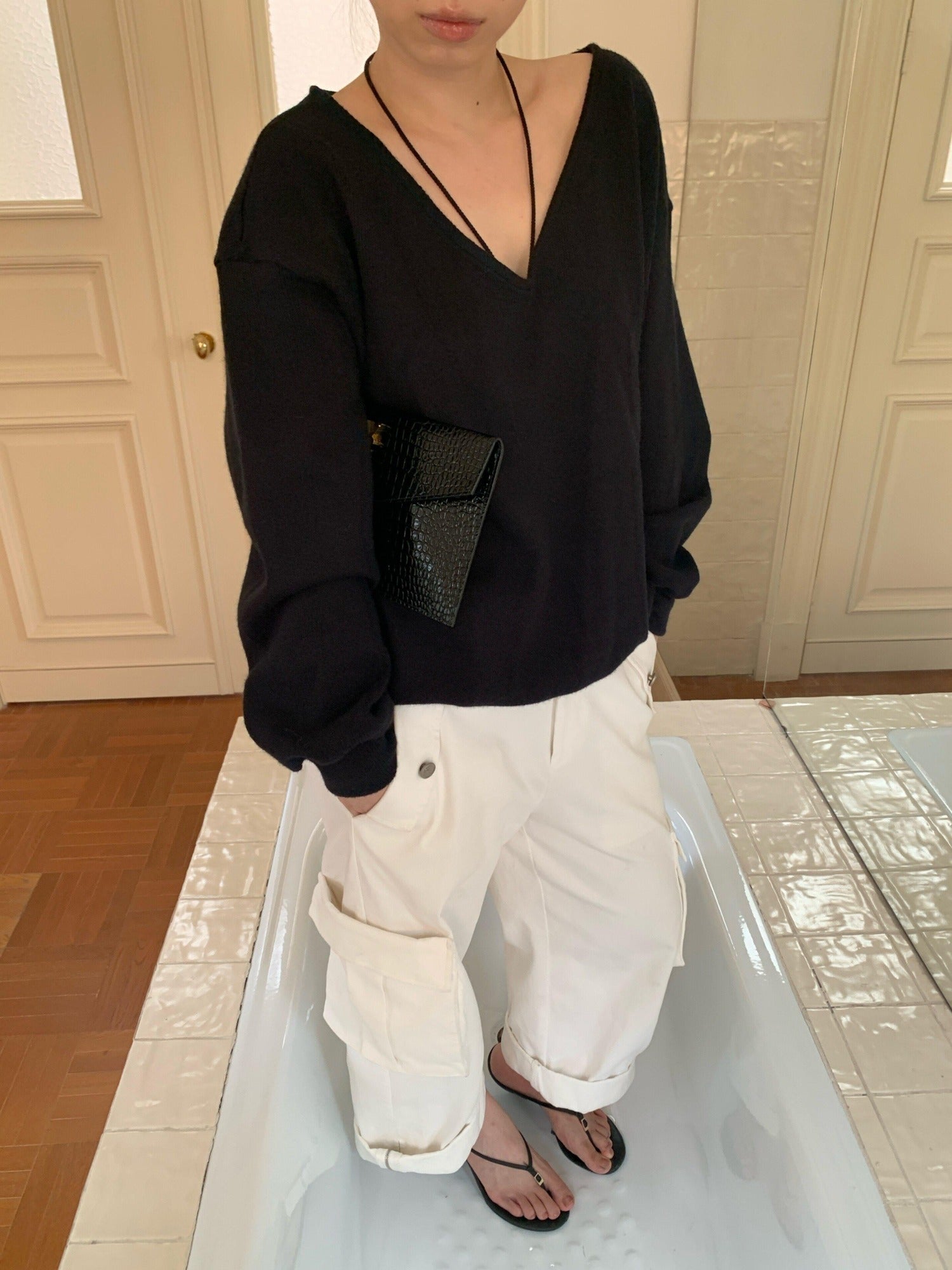 BUZHOU Thermal Minimalist Loose Fit V-neck Acrylic Blend Pullover Black Sweaters