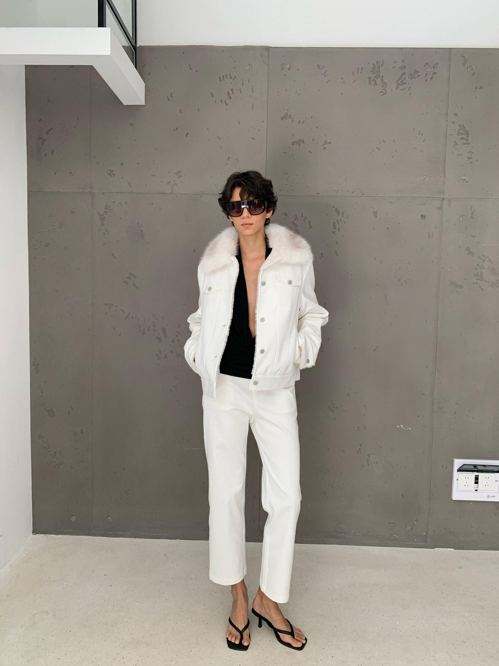 BUZHOU Warm Faux Fur Collar Standard Fit Unisex Youth White Classic Puffer Jackets