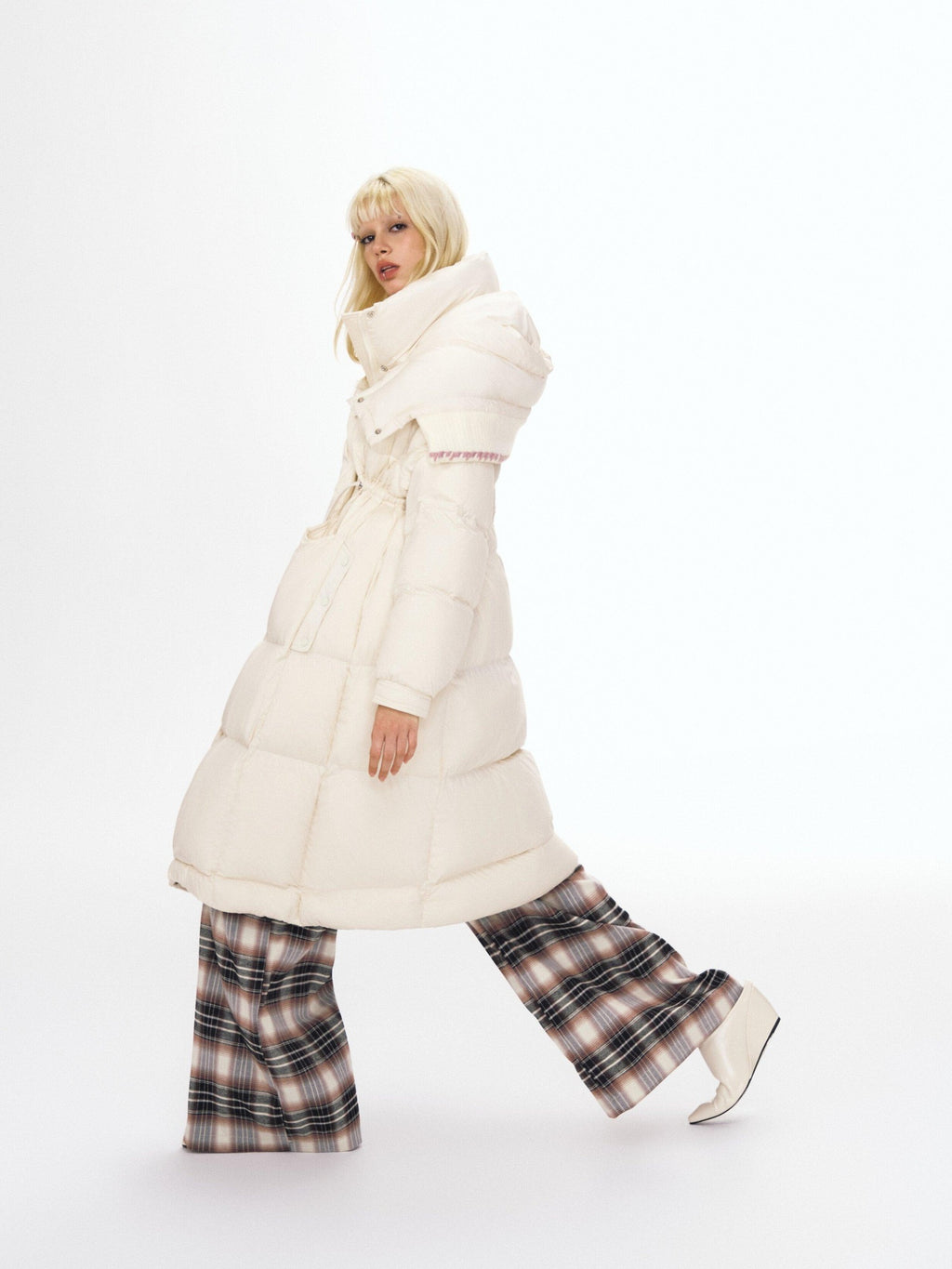 DeleteEx 90 Percent White Duck Down Long Hooded Regular Fit Women Down Jackets