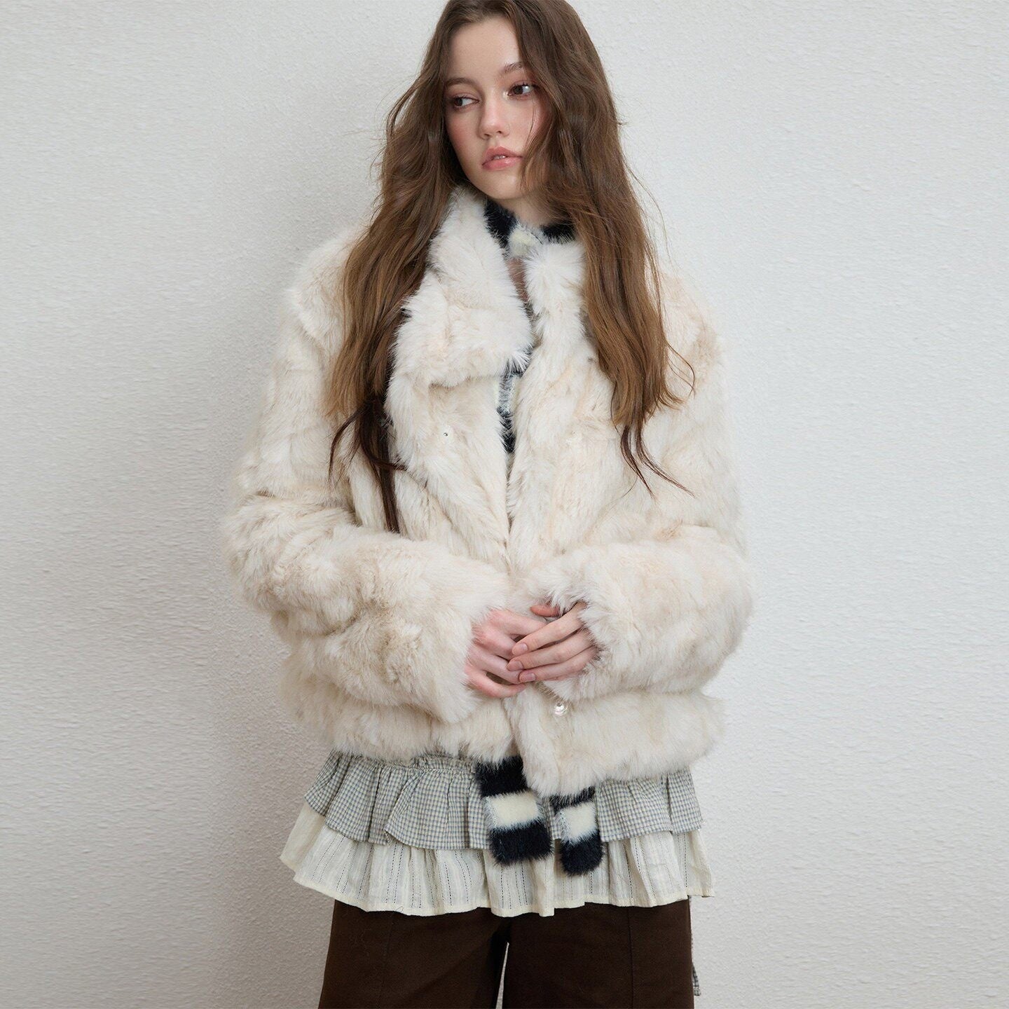 Luamoss_Cozy_Thick_Asymmetric_Short_Coat_Loose_Casual_Warm_Women_Off_White_Faux_Fur_Coats_MISSTT