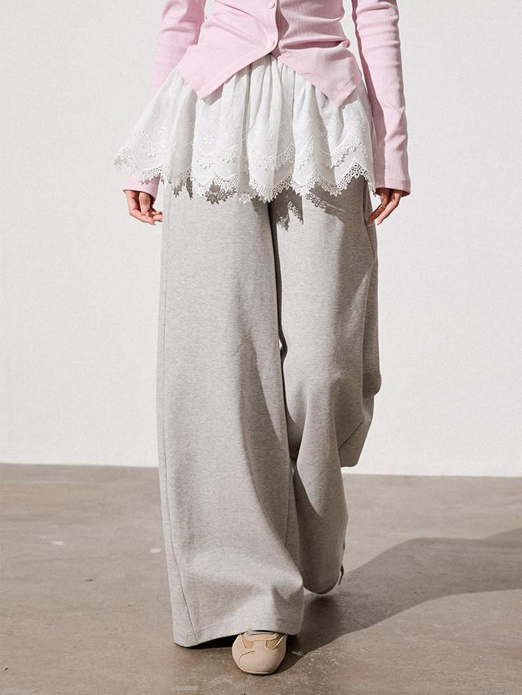 Luamoss Simple Sweet Straight Leg Lace Trim Pleated Loose Fit Ivory Gray Chinos