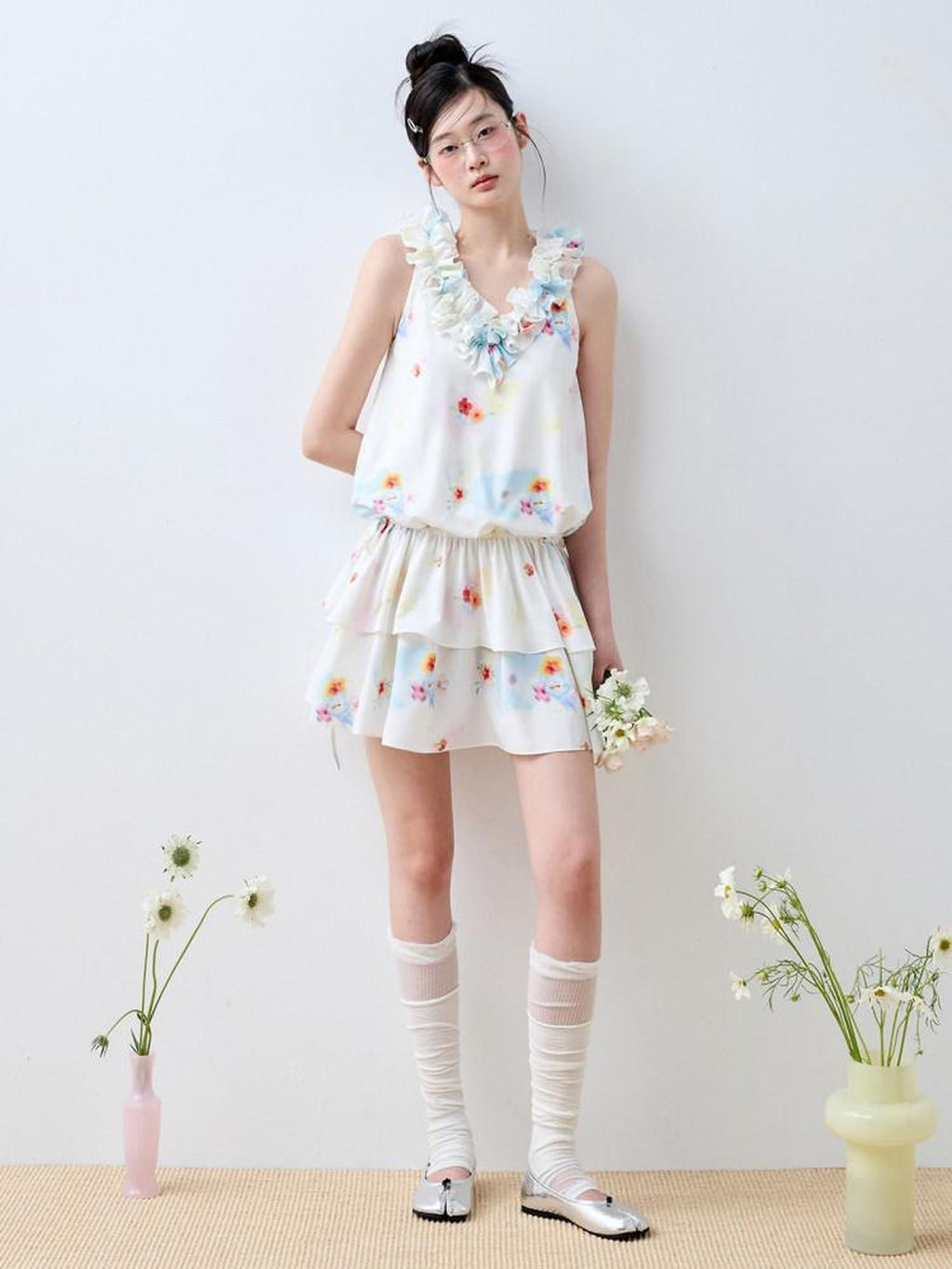 Luamoss White Floral V-neck Tiered Sleeveless Korean Loose Waist Mini Dresses