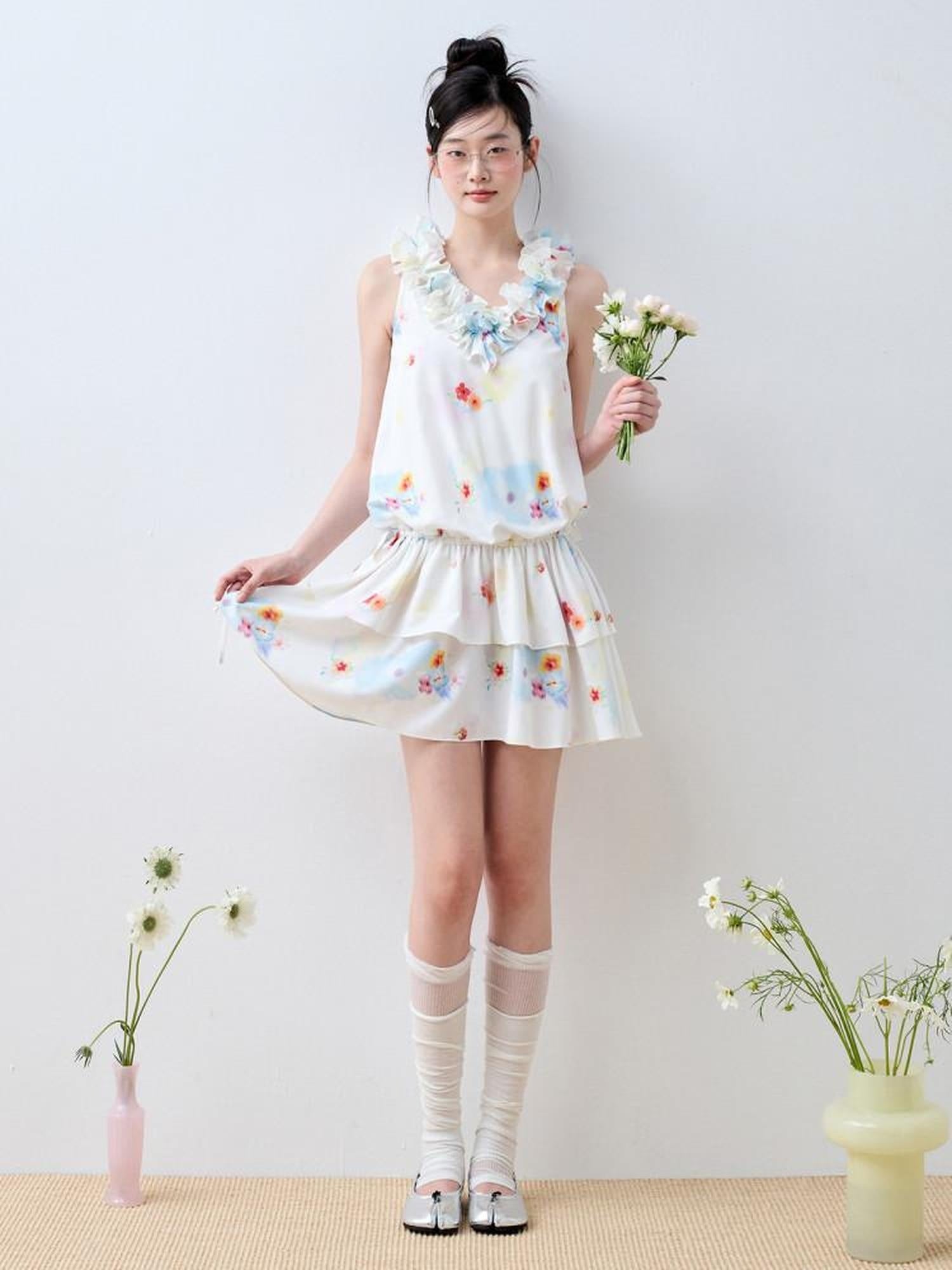 Luamoss White Floral V-neck Tiered Sleeveless Korean Loose Waist Mini Dresses
