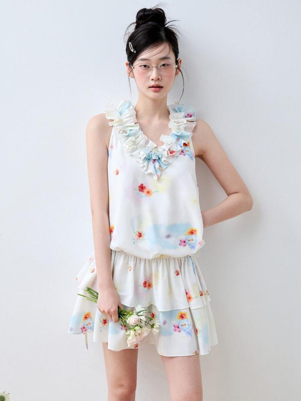 Luamoss White Floral V-neck Tiered Sleeveless Korean Loose Waist Mini Dresses