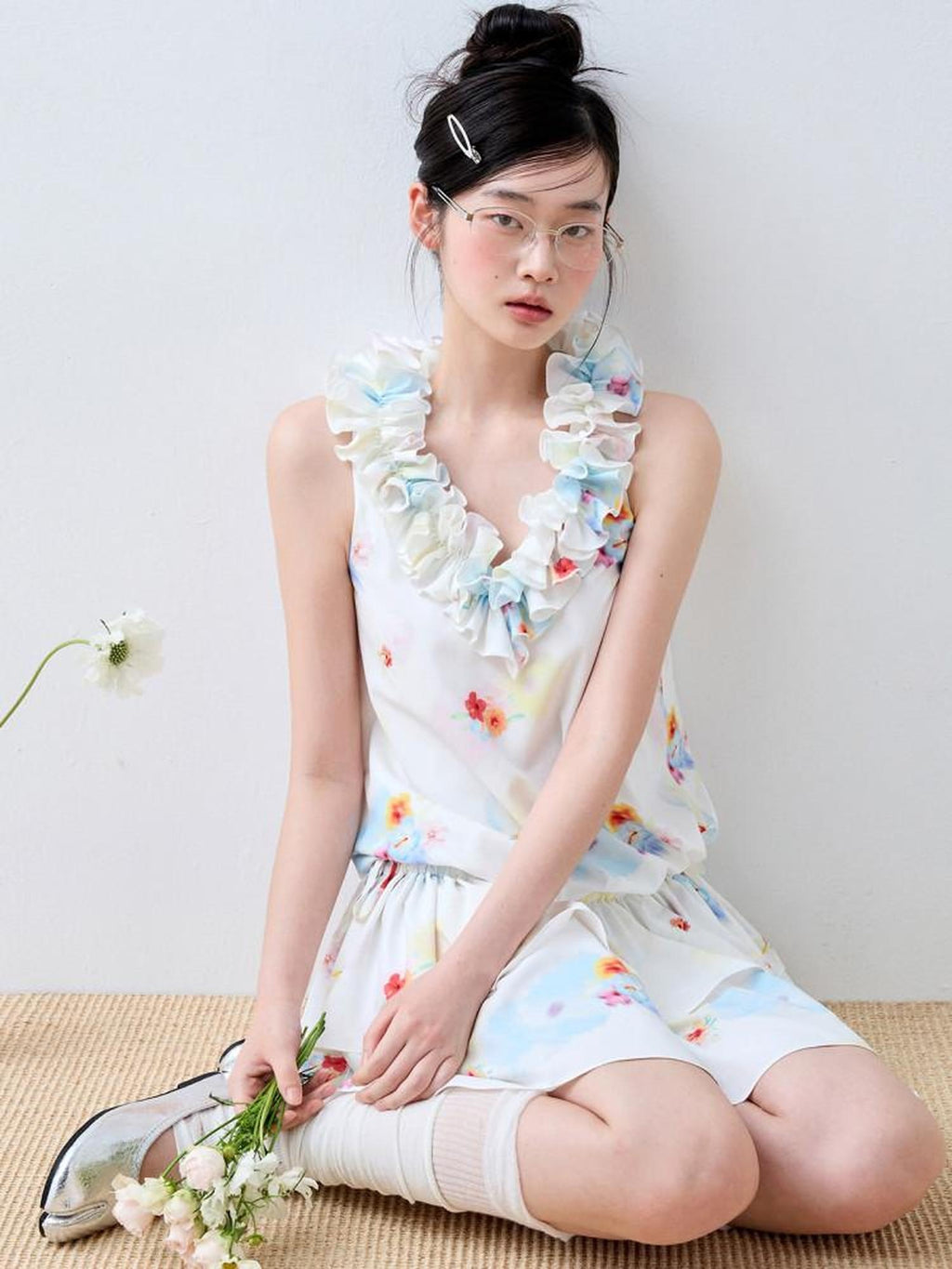 Luamoss White Floral V-neck Tiered Sleeveless Korean Loose Waist Mini Dresses