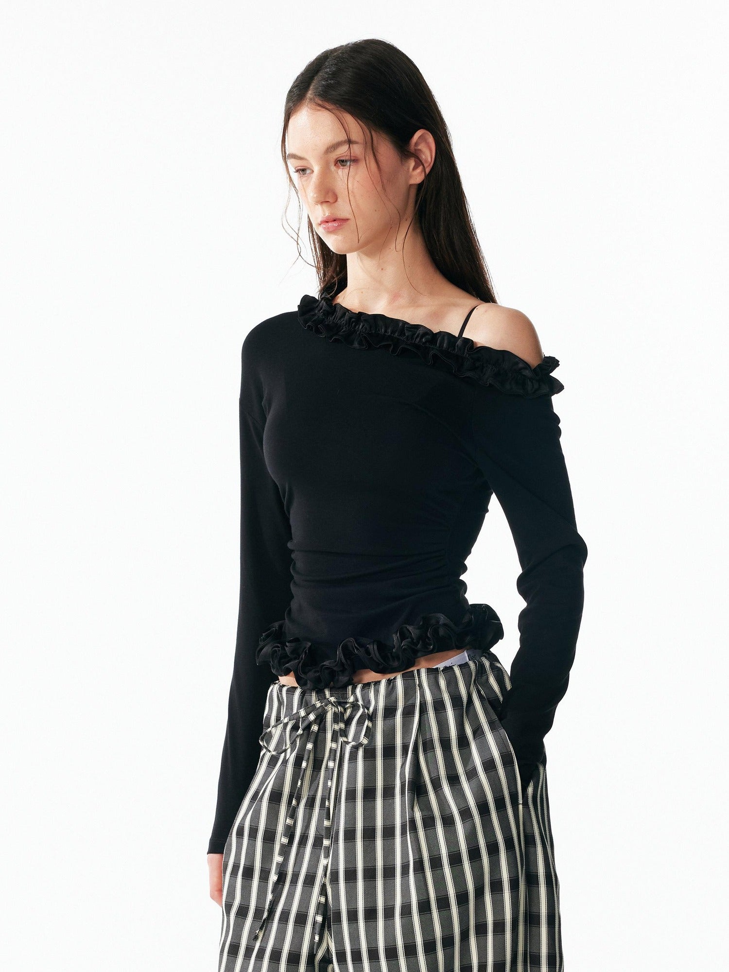 ALINNVSTUDIO Slim Cleanfit Lace Asymmetric Neck Women Black Long Sleeve T-Shirts