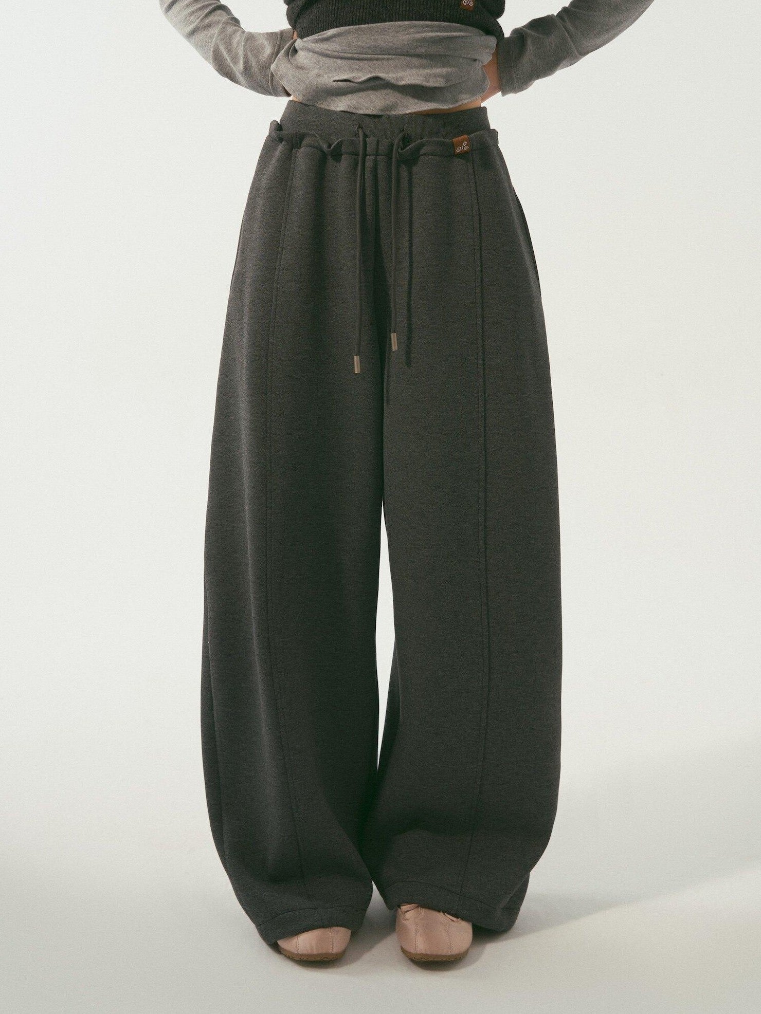 SOMESOWE Pocketed Drawstring Relaxed Curved Leg Women Poly Cotton Sweatpants
