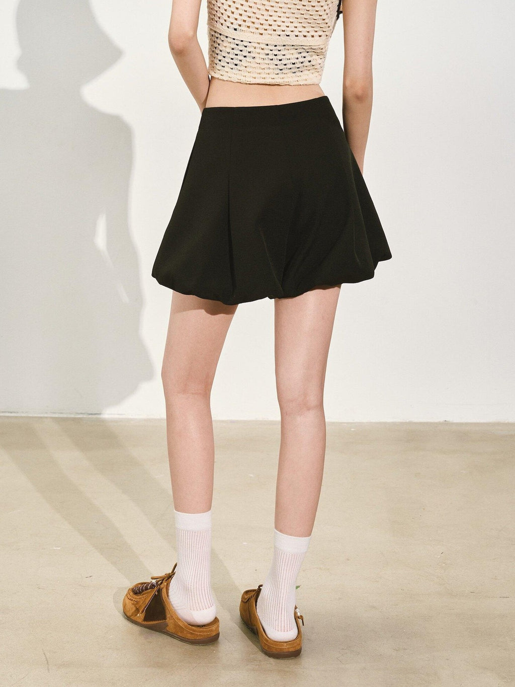 SOMESOWE Stretchy Natural Waist Loose Straight Black White Mid-Length Shorts