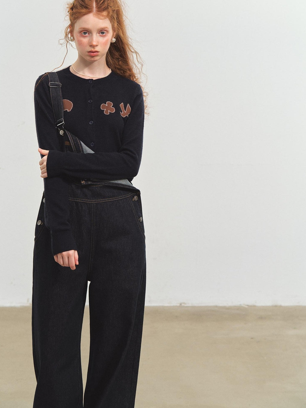 SOMESOWE Minimal Button Animal Applique Regular Fit Women Knit Round Neck Cardigans