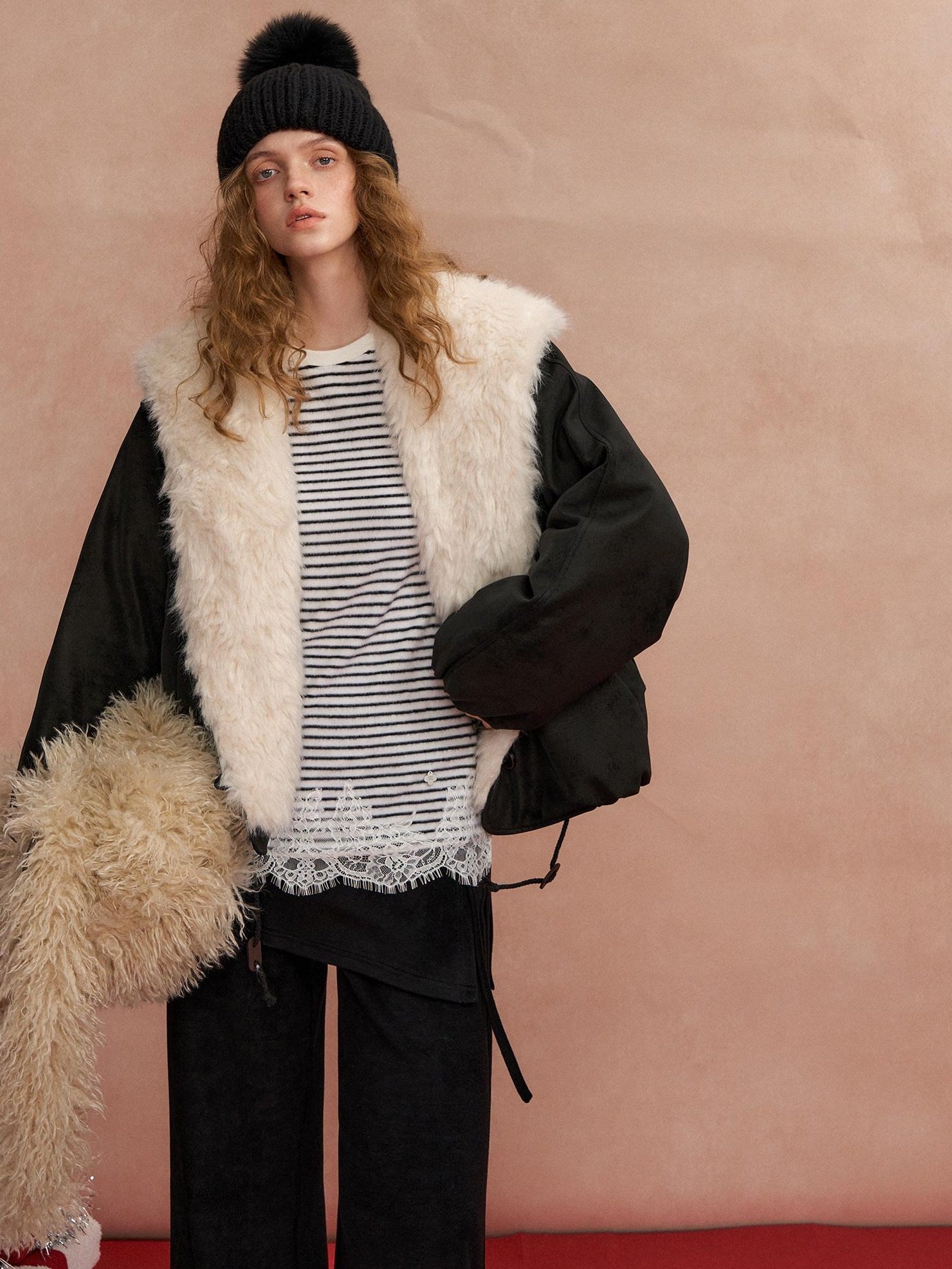 SOMESOWE 90 Percent Duck Down Short V-neck White Fur Collar Women Down Jackets