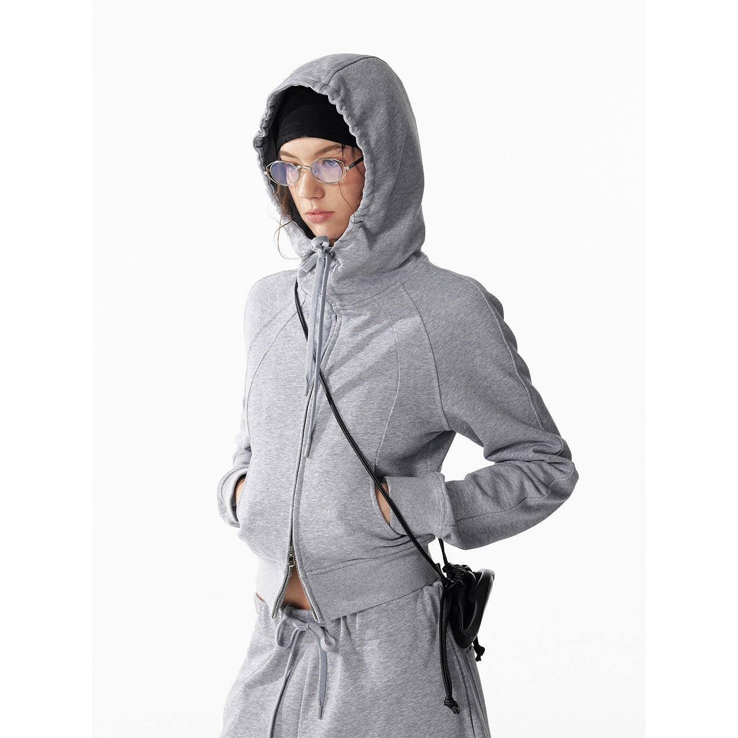 ALINNVSTUDIO_Slim_Fit_Zip_Up_Cropped_Hooded_Streetwear_Urban_Solid_Color_Hoodie_MISSTT